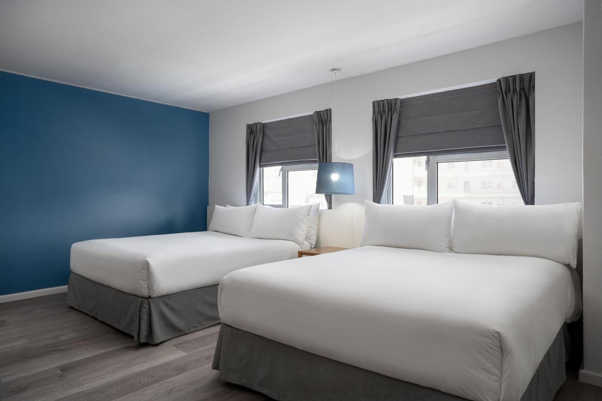Larger Guest room, 2 King beds