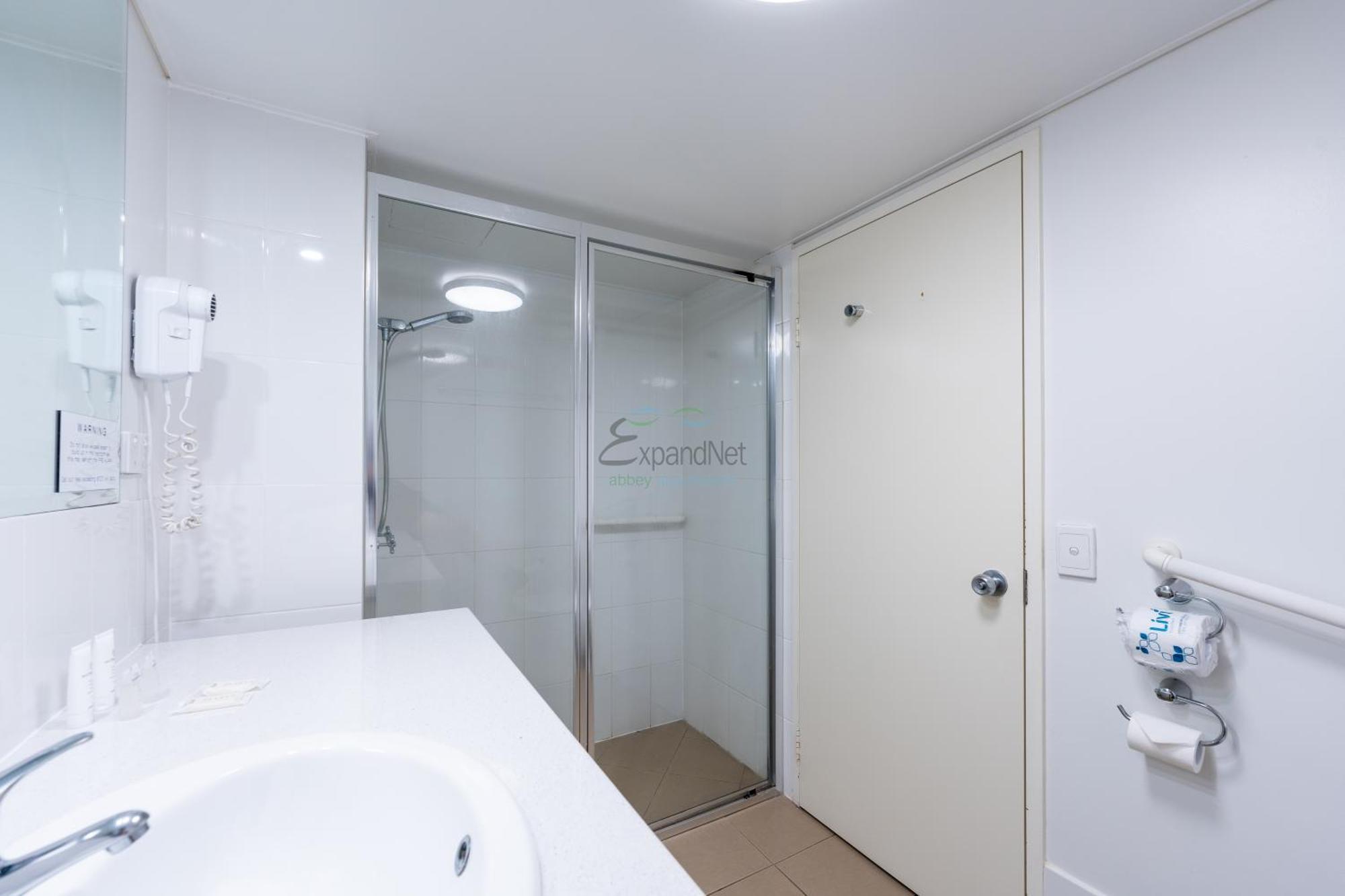 Superior One-Bedroom Apartment