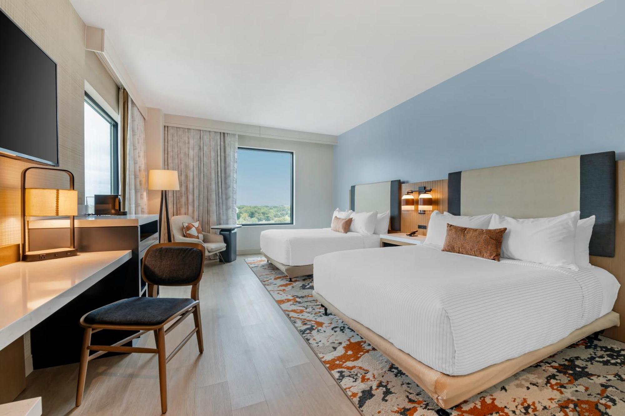 Quadruple Room with Two Queen Beds and Roll-In Shower - Disability Access/Non Smoking