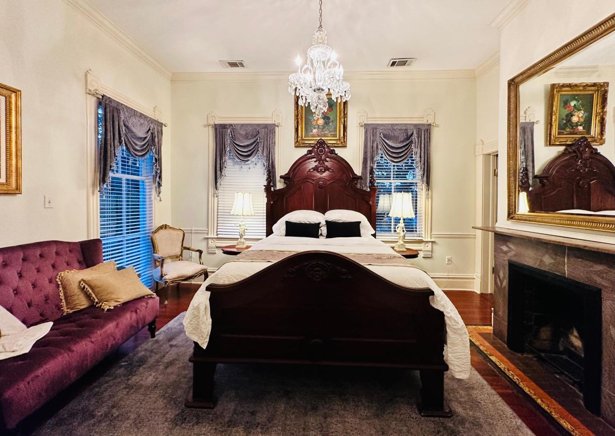 Deluxe Queen Room