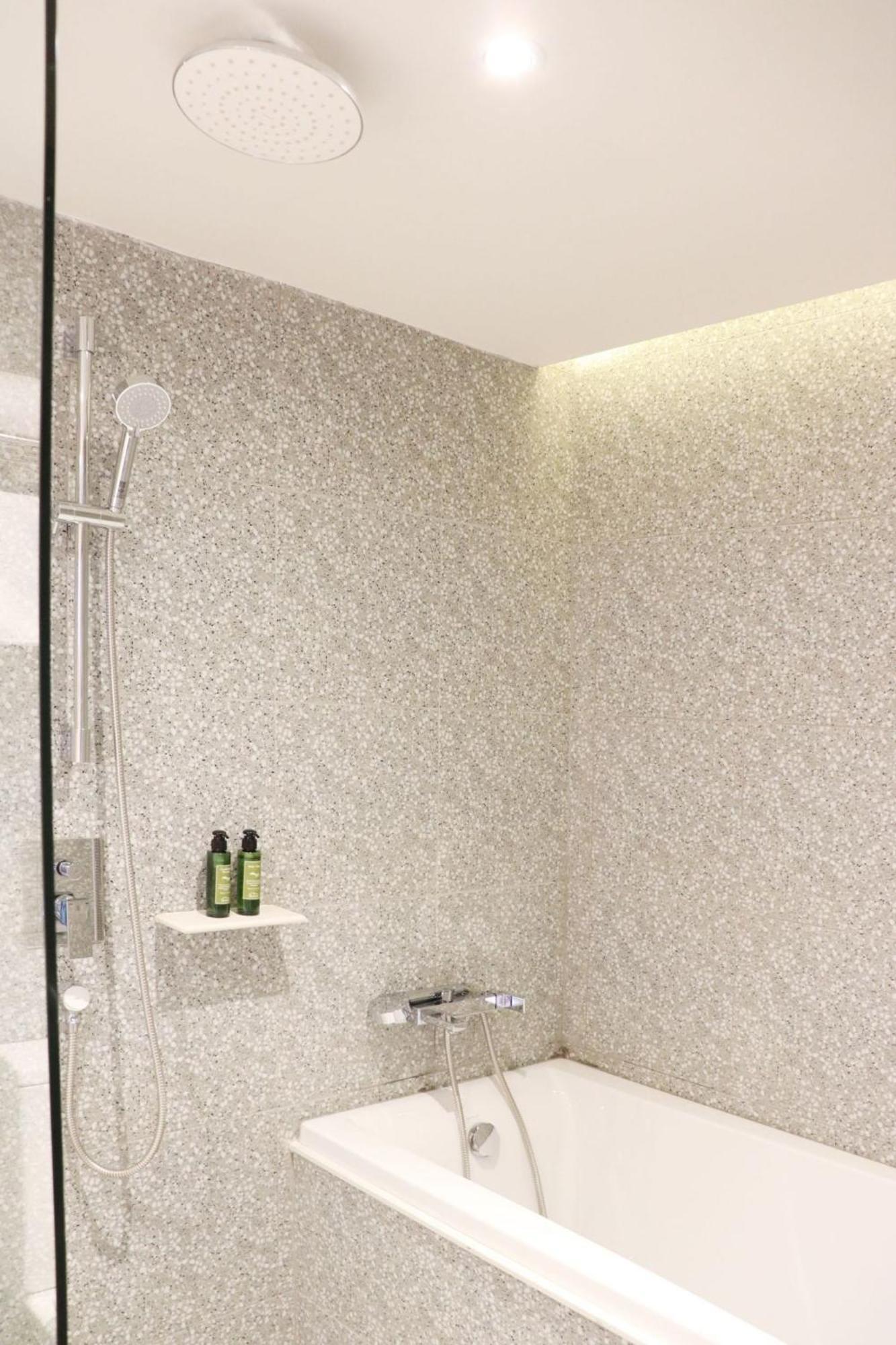 Deluxe Double or Twin Room with Bath Tub