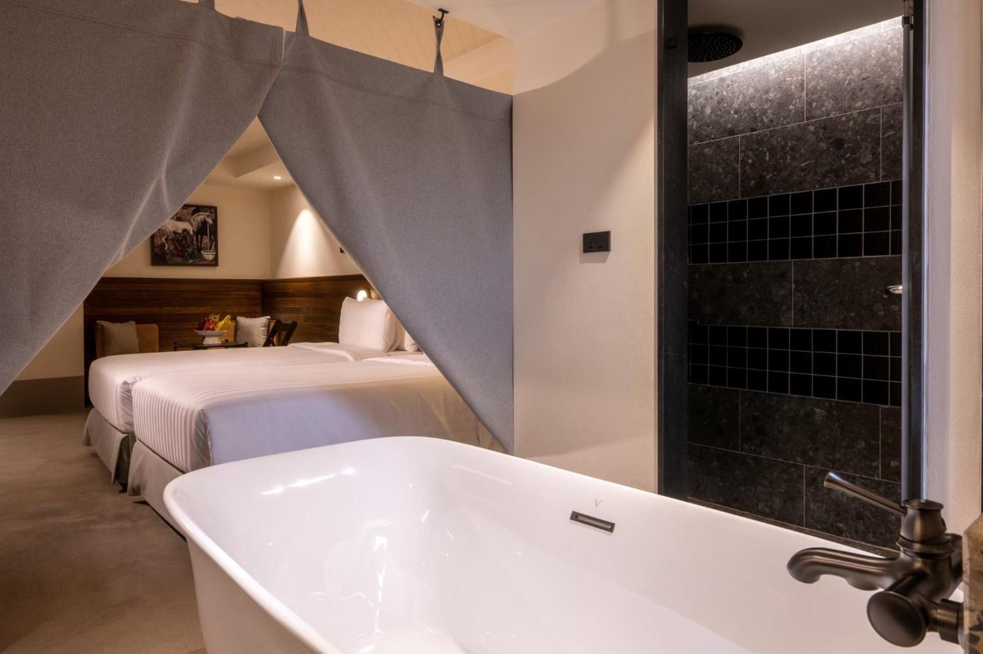 Twin Room with Private Bathroom