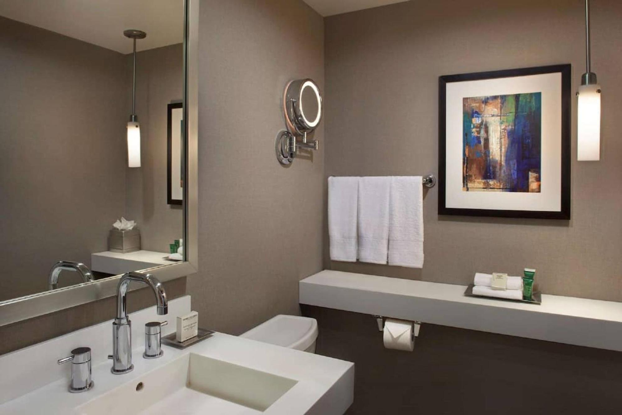 Two Queen Beds South Tower,1544741122:JPEG