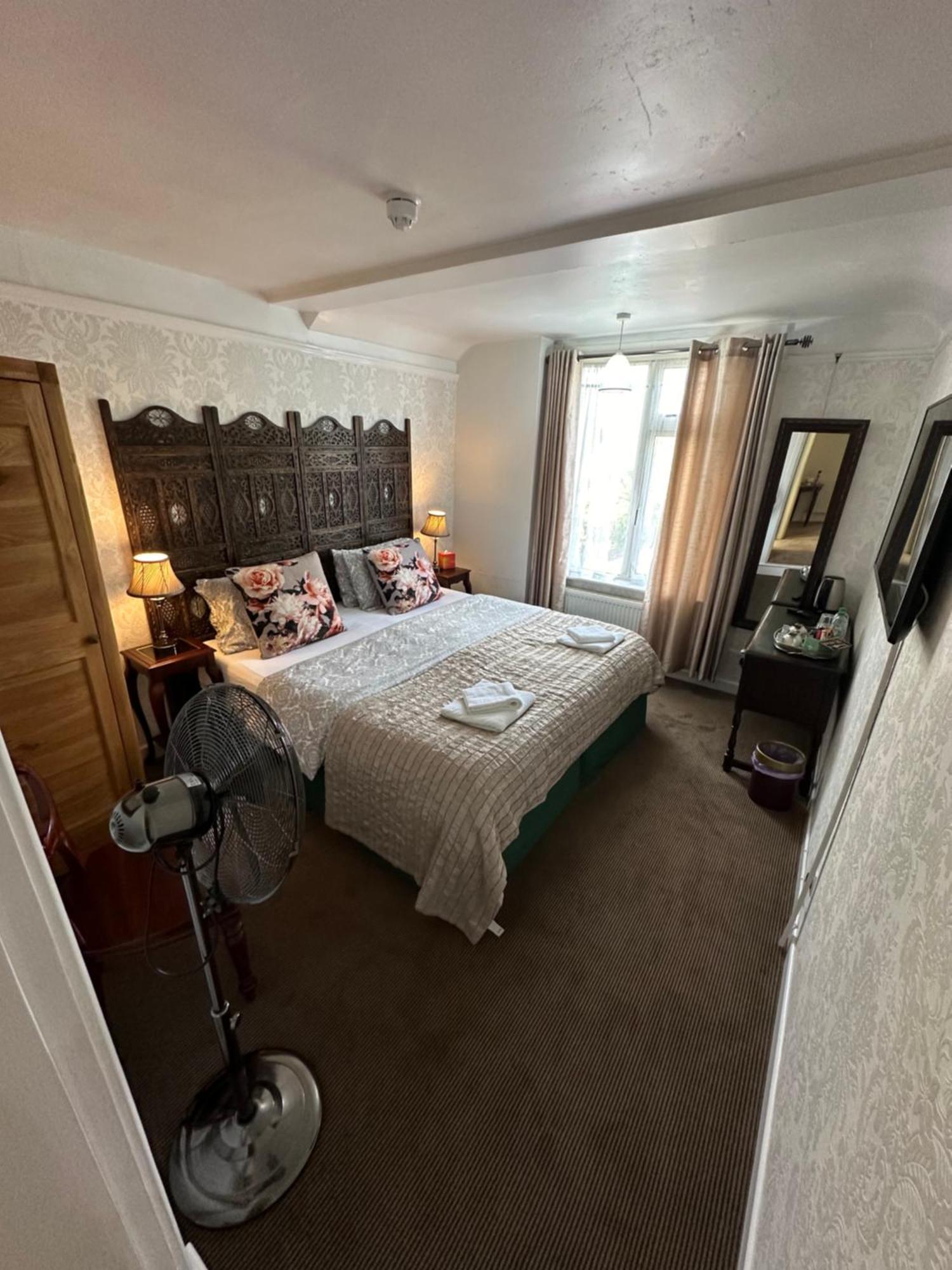 Standard Super King or Twin Room