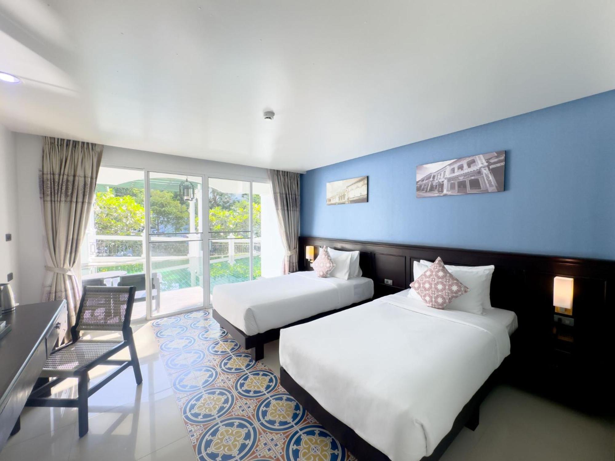Pool Access Twin Room