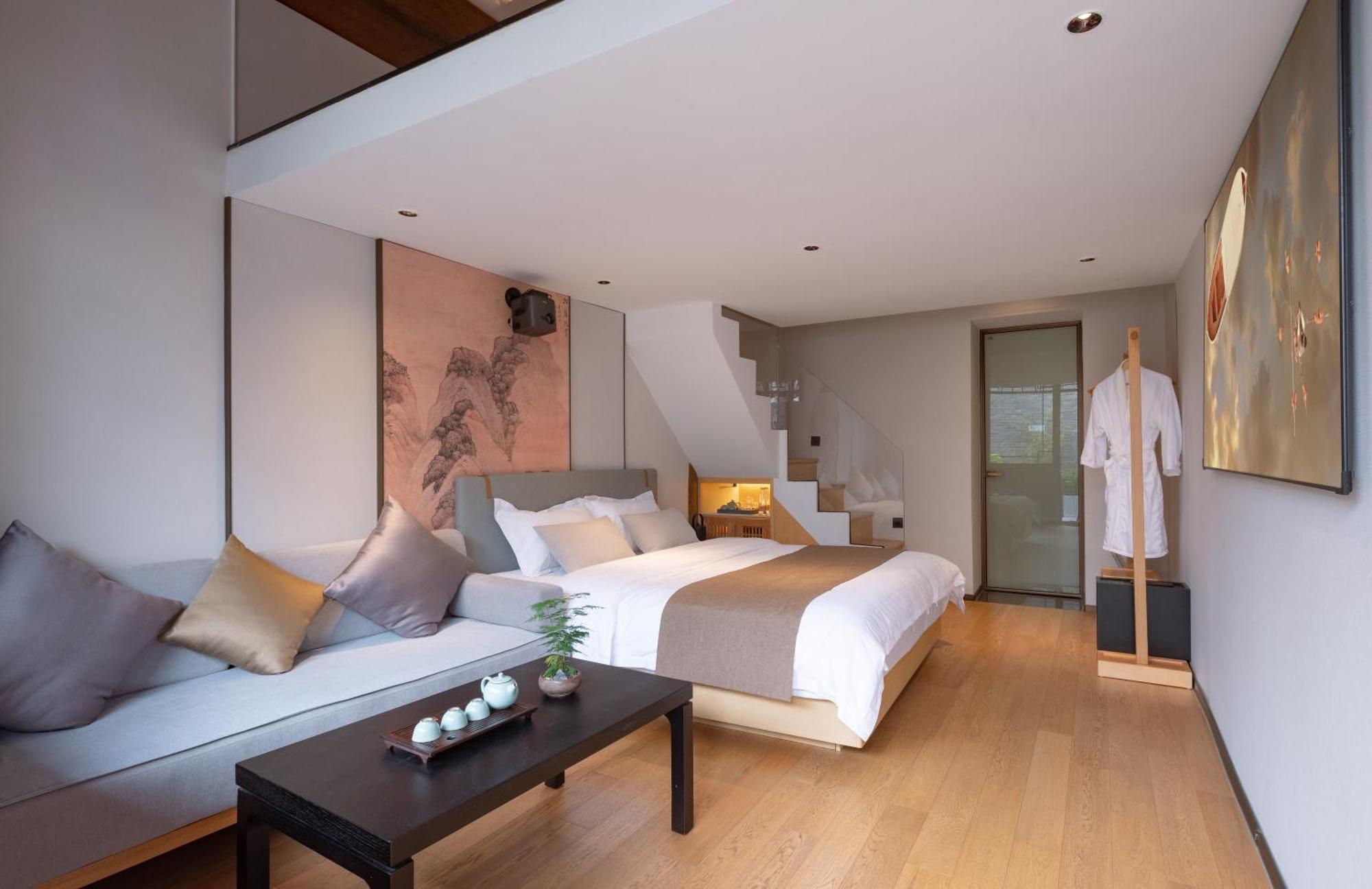 Family Loft Suite with Two King Beds Room