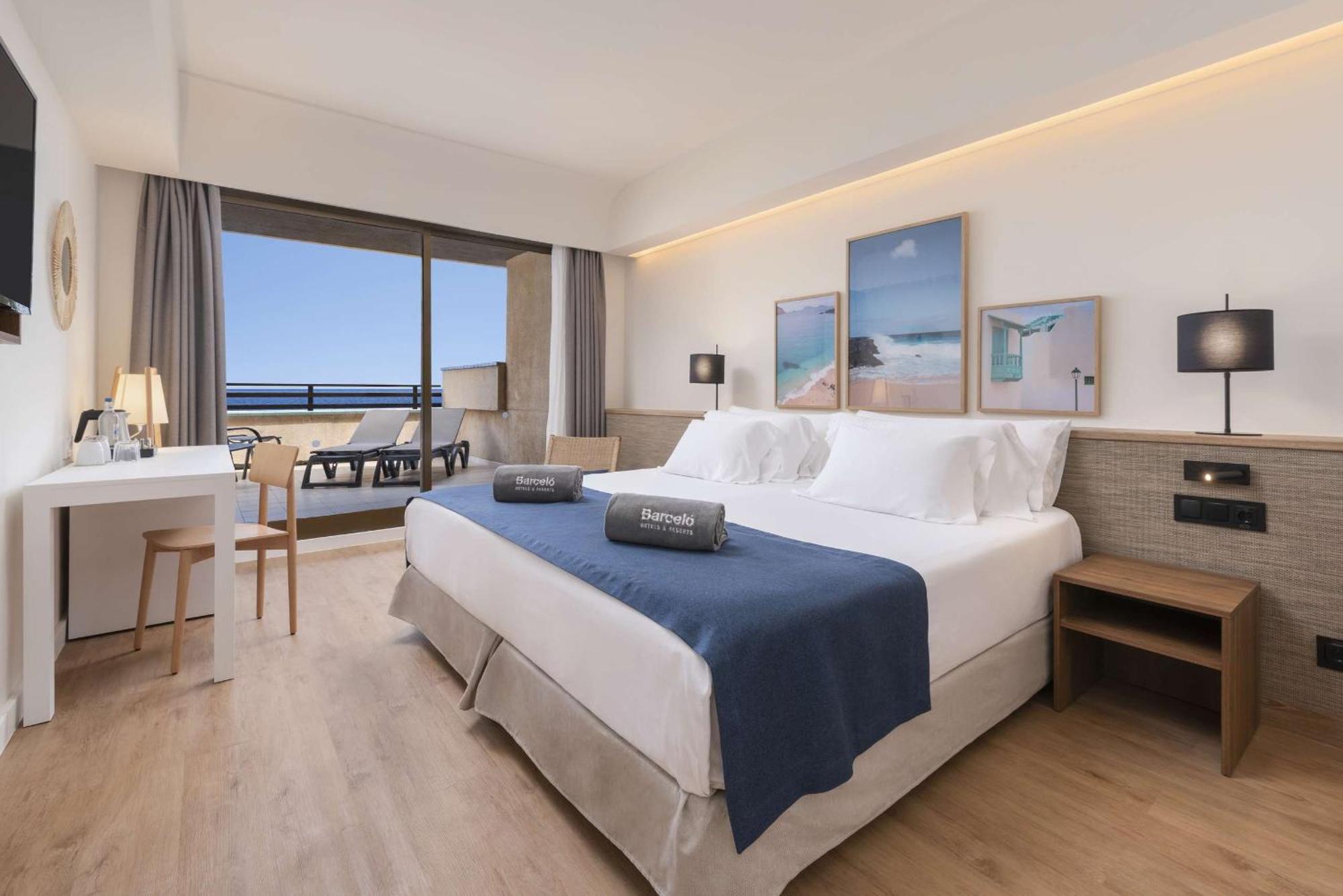 Double or Twin Room with Sea View