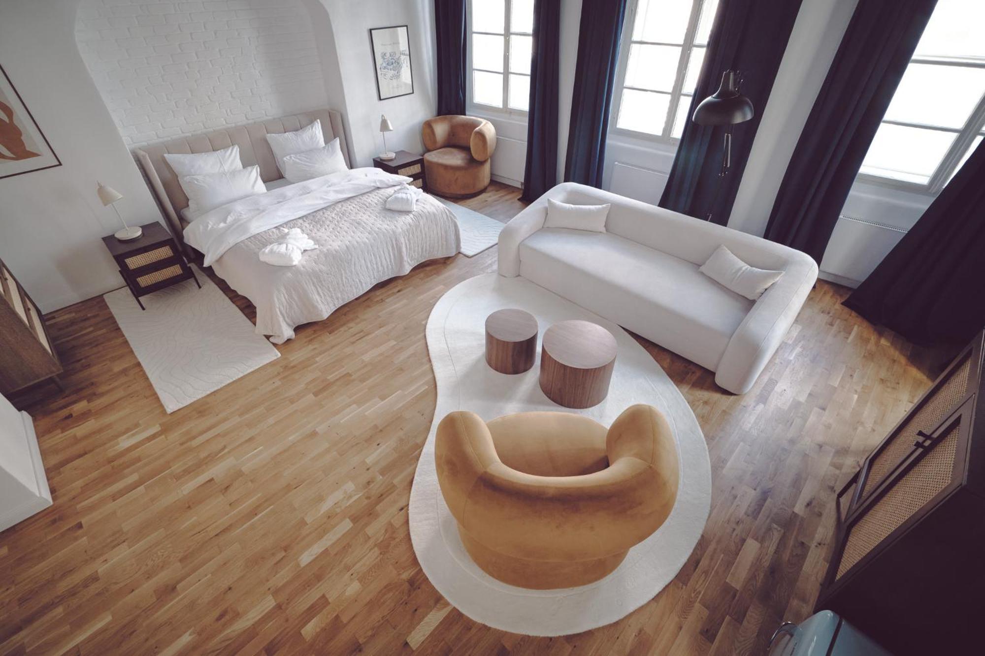 Deluxe King Room
