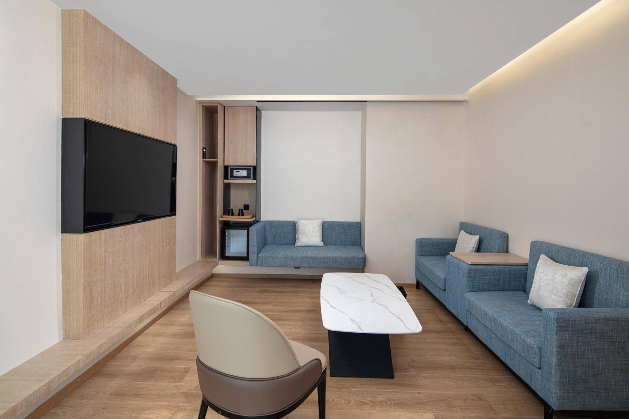 One-Bedroom King Studio Suite
