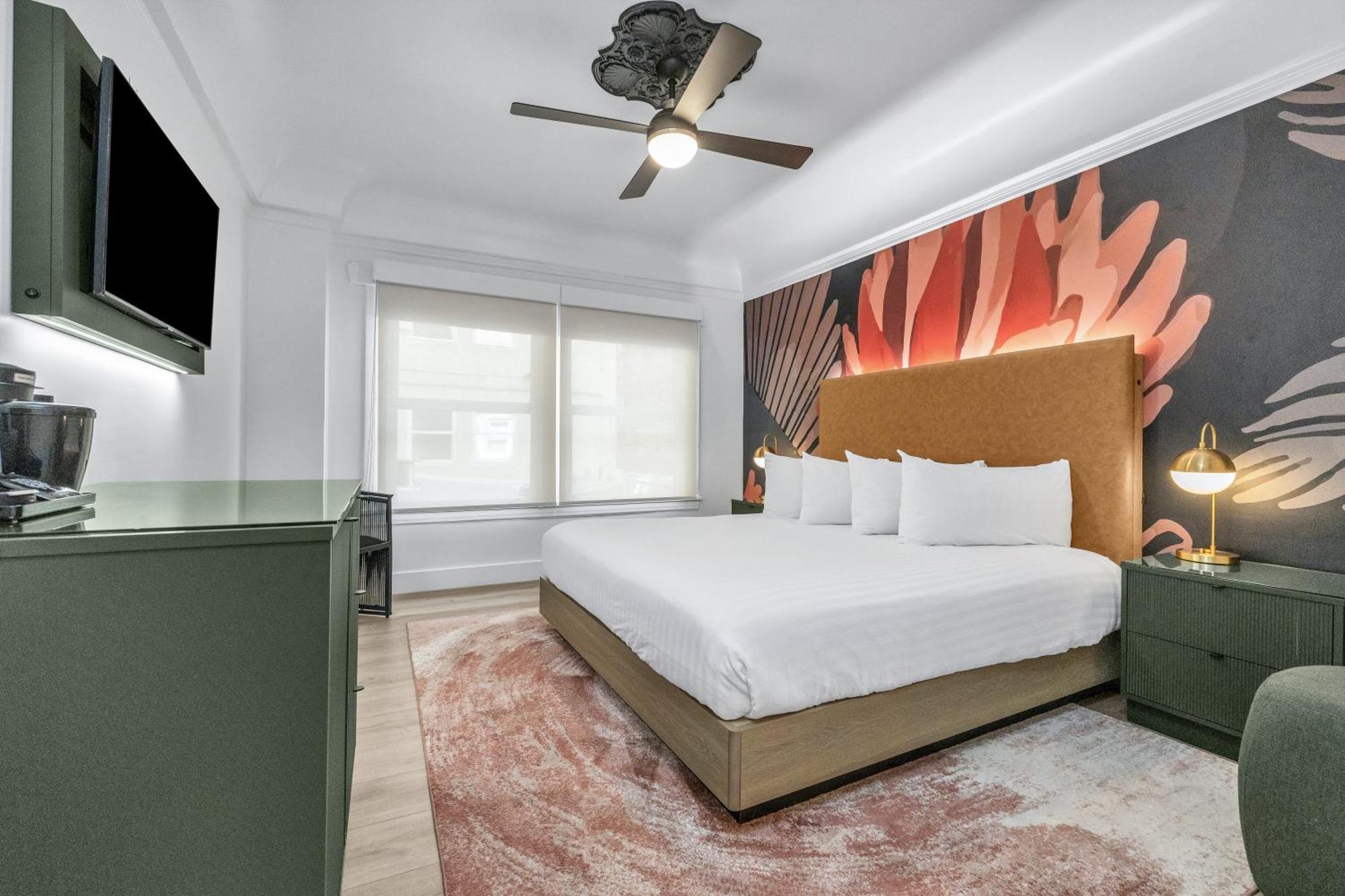 Deluxe King Room