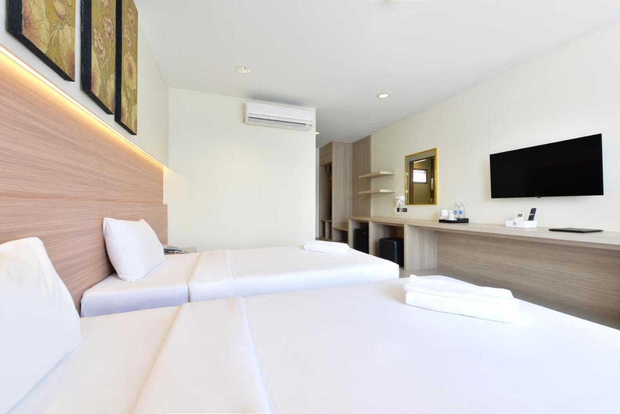 Deluxe Double or Twin Room with Pool View