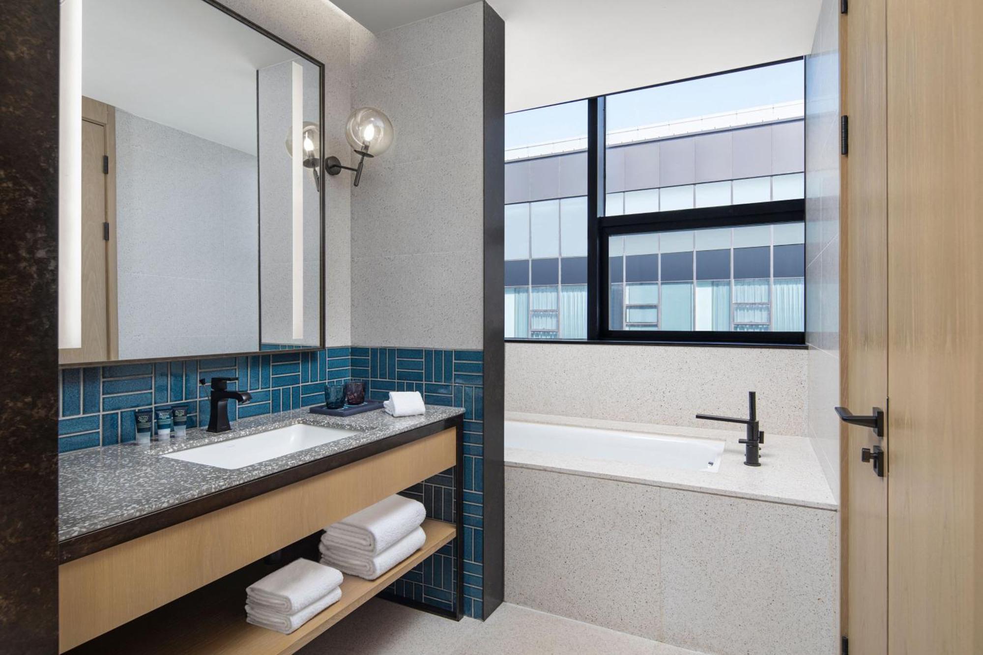 One-Bedroom King Suite