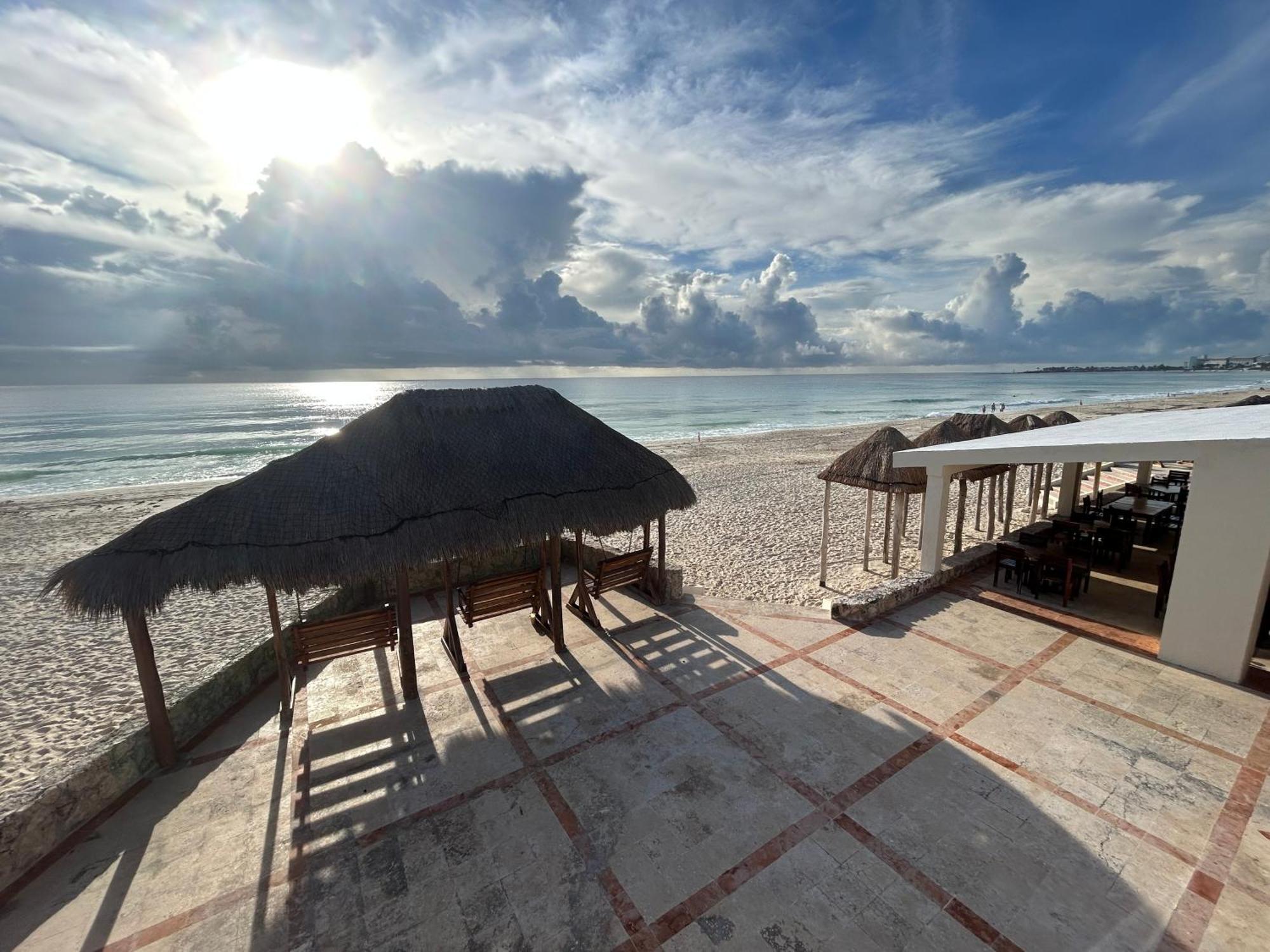 Studio with Lake View,1699314847:JPEG