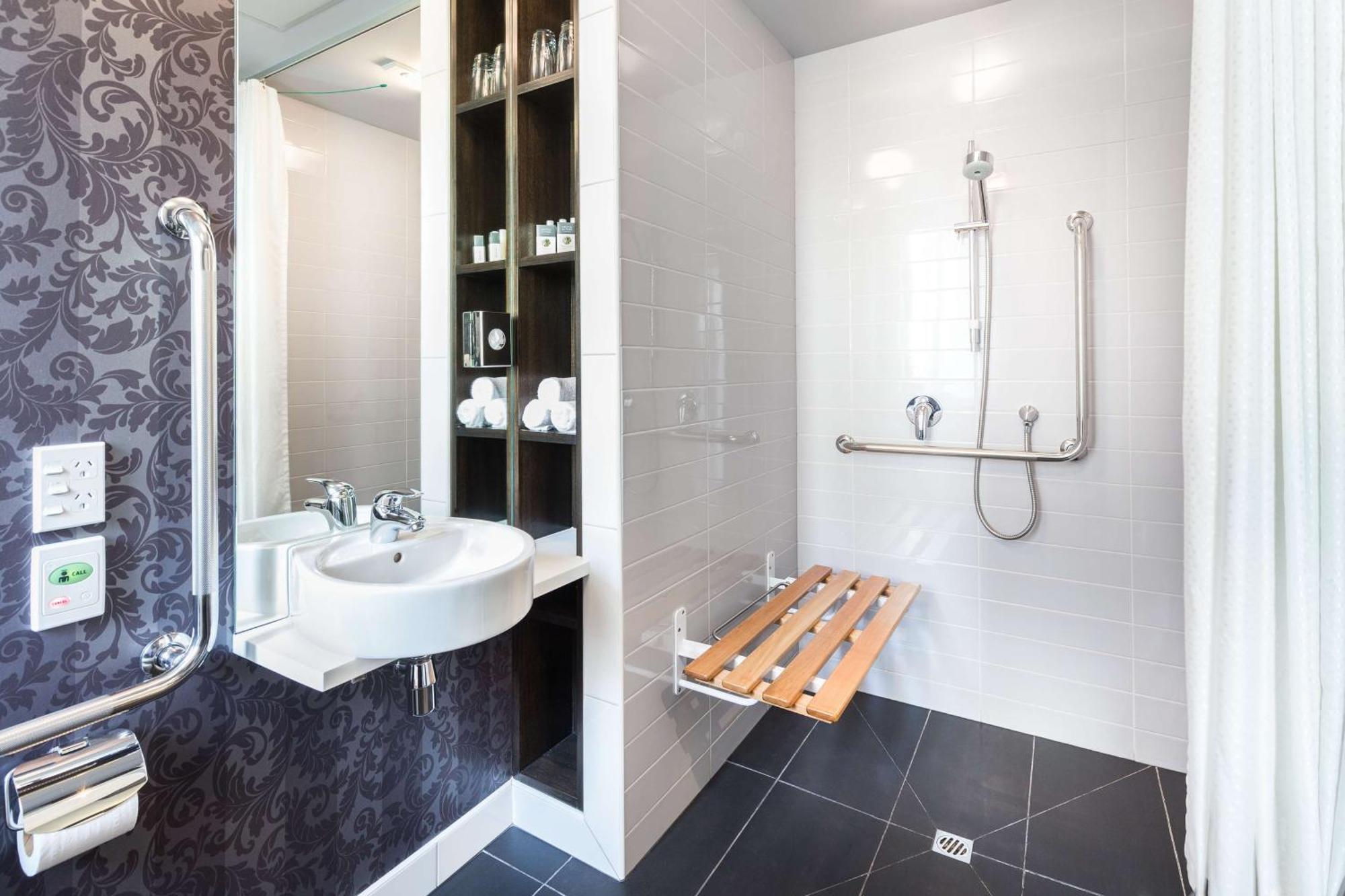 King Room with Kitchenette - Mobility Access