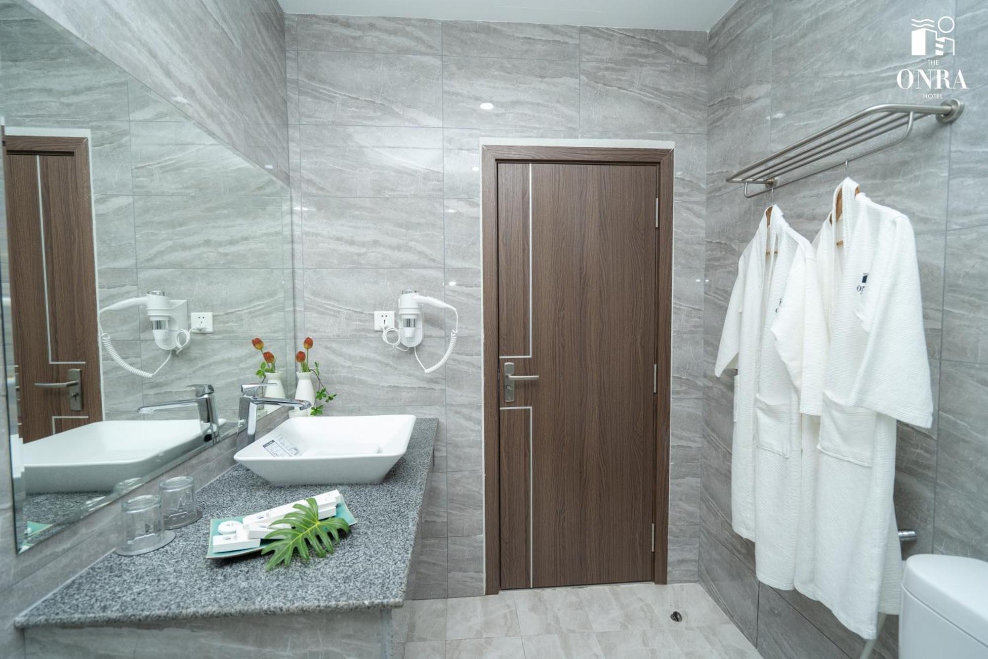 Panoramic City View Twin Room