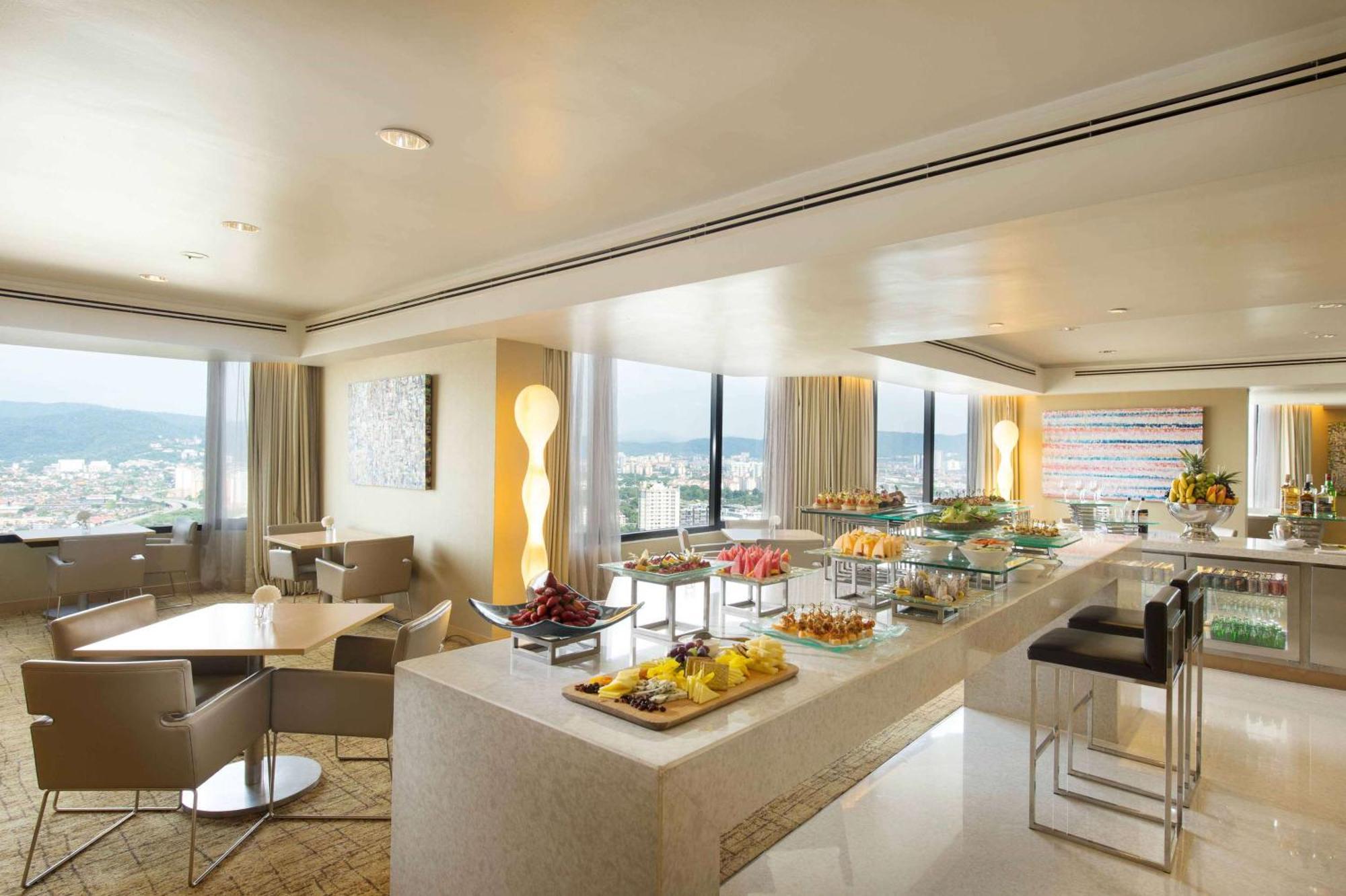 Executive King Room with Lounge Access