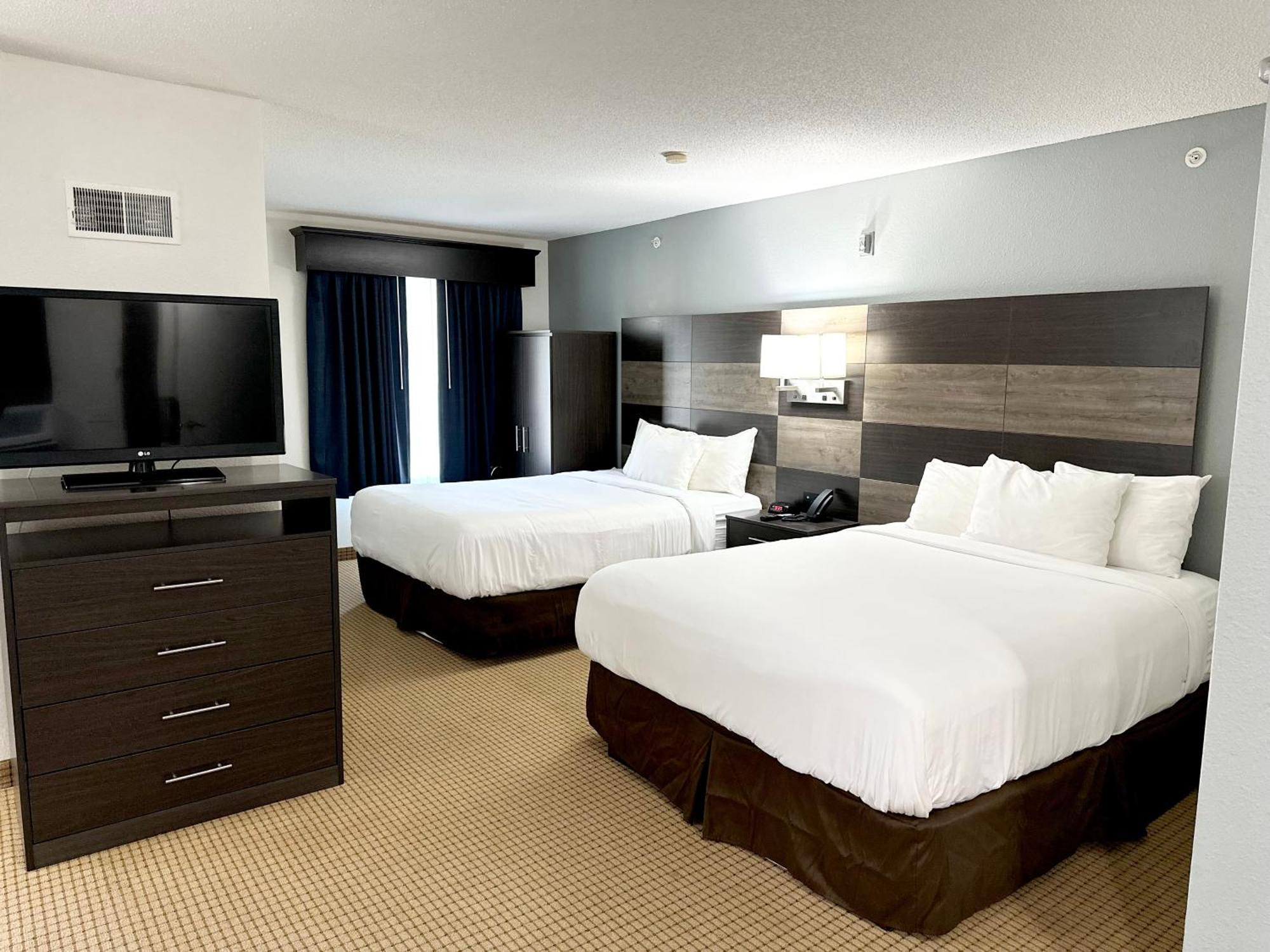 Efficiendy Queen Suite with Two Queen Beds/Accessible - Non Smoking
