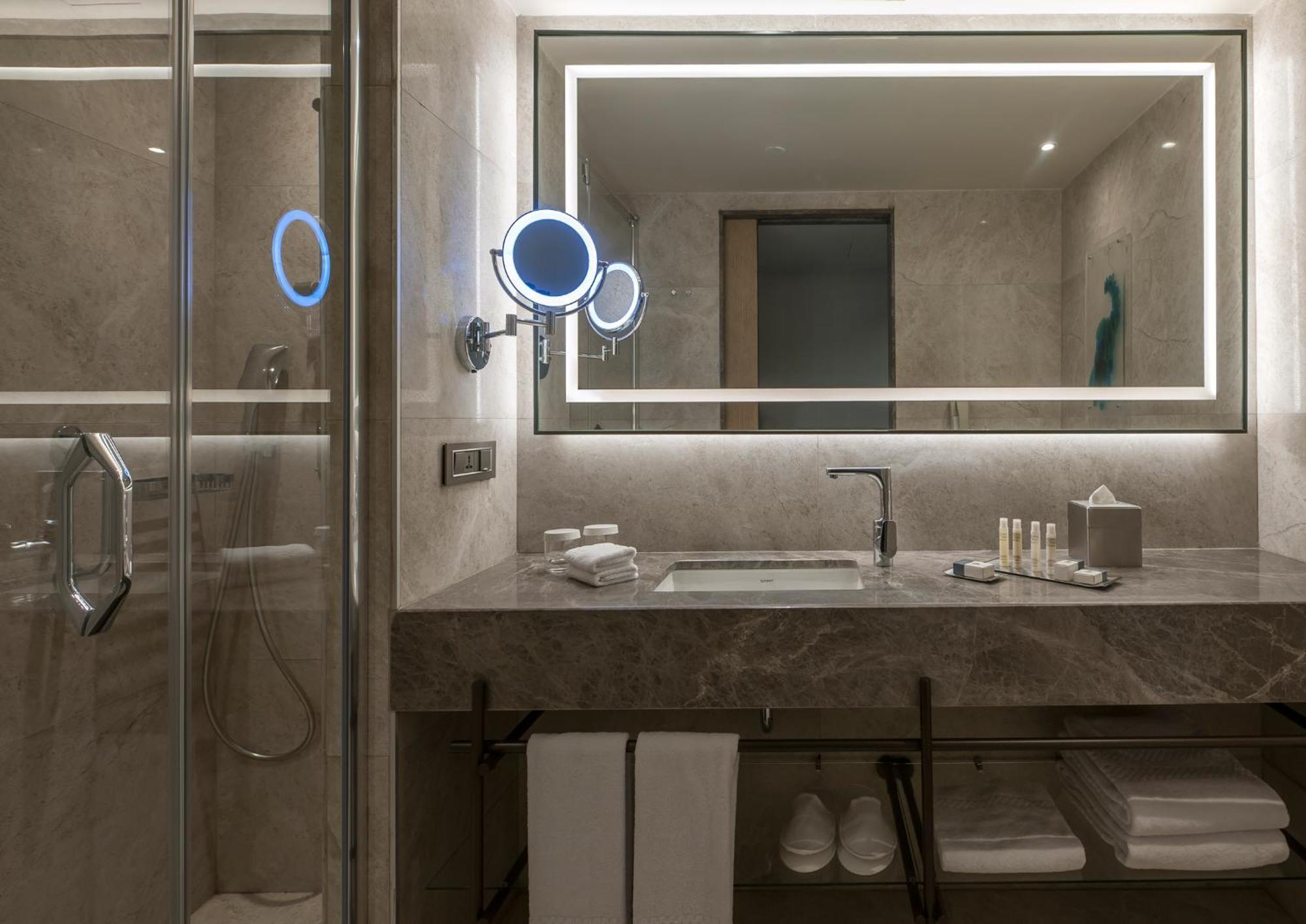 One-Bedroom King Suite