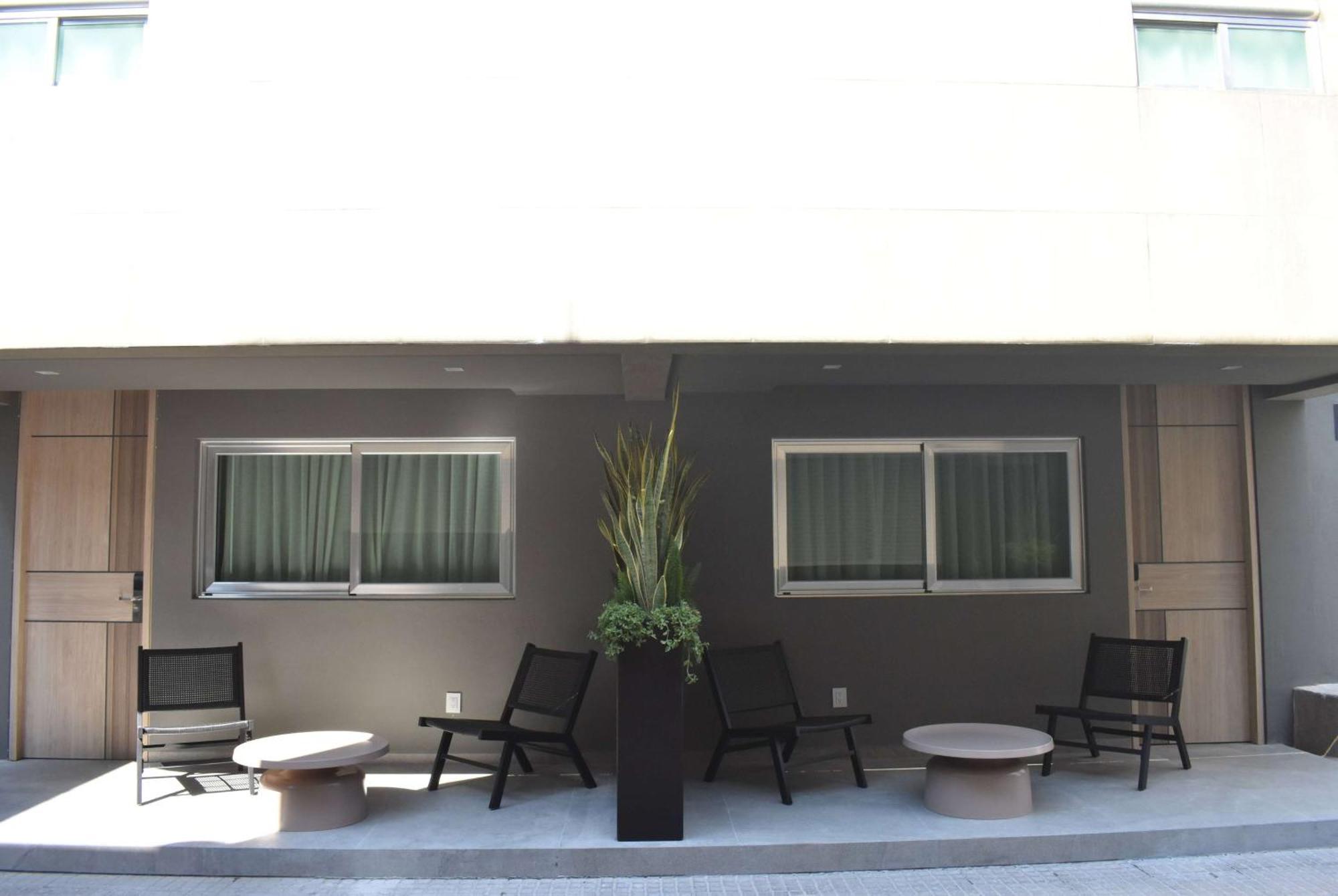 King Bungalow Suite, Non-Smoking
