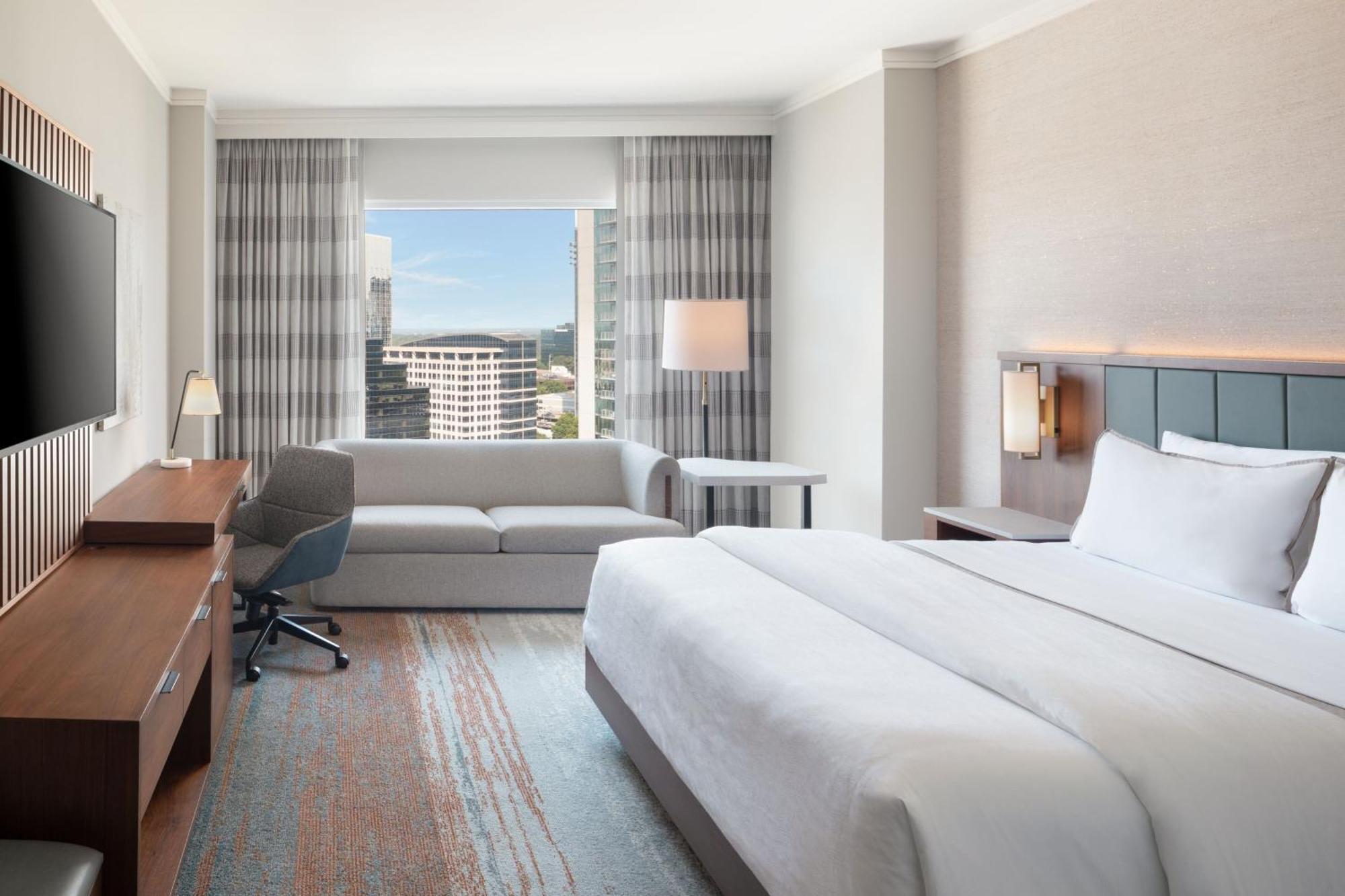 Guest room, 1 King, Corner room