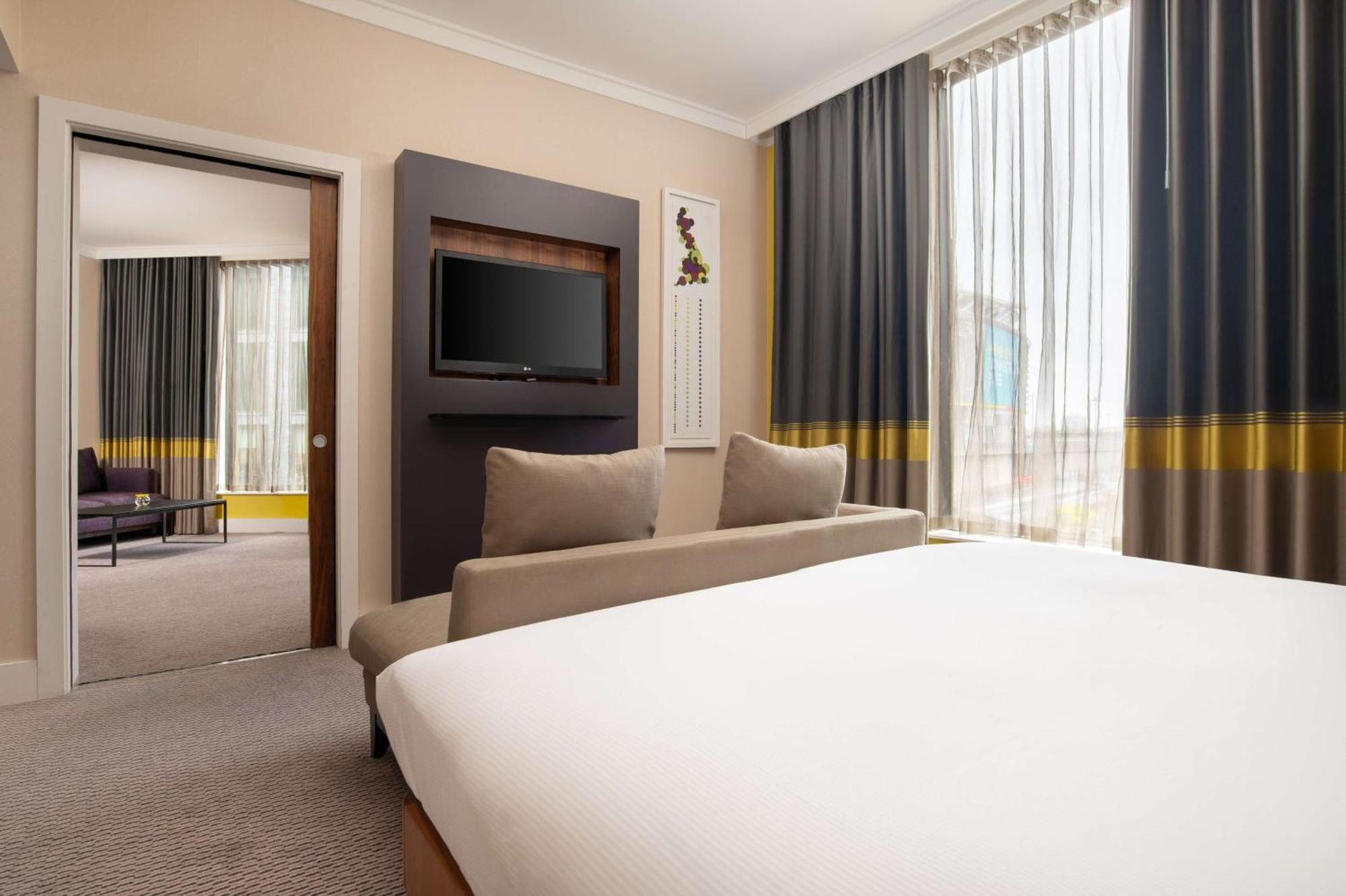One-Bedroom King Suite