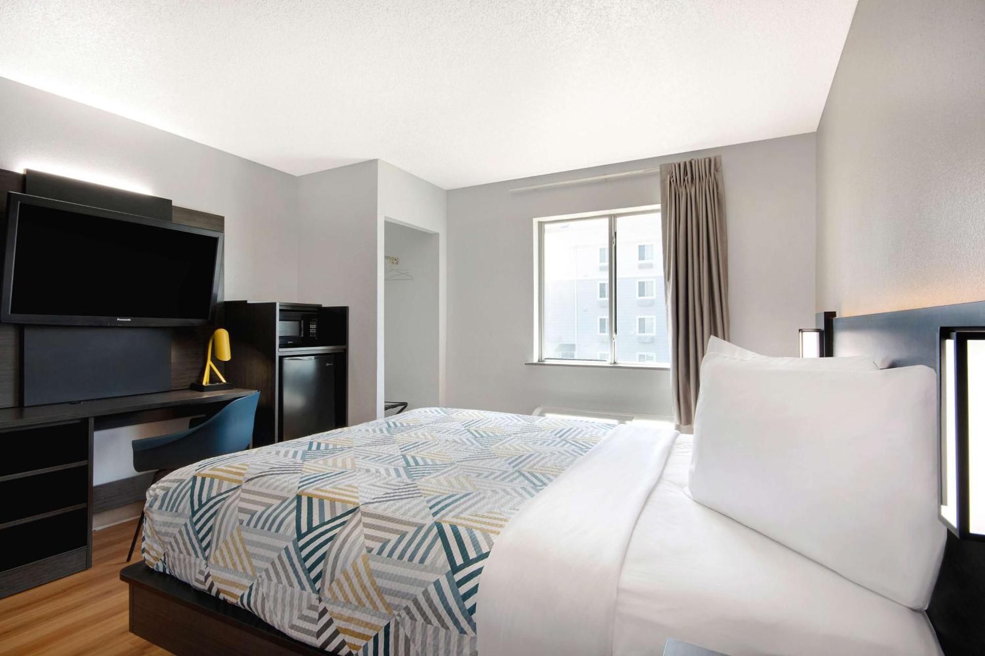 Queen Room - Disability Access - Non-Smoking