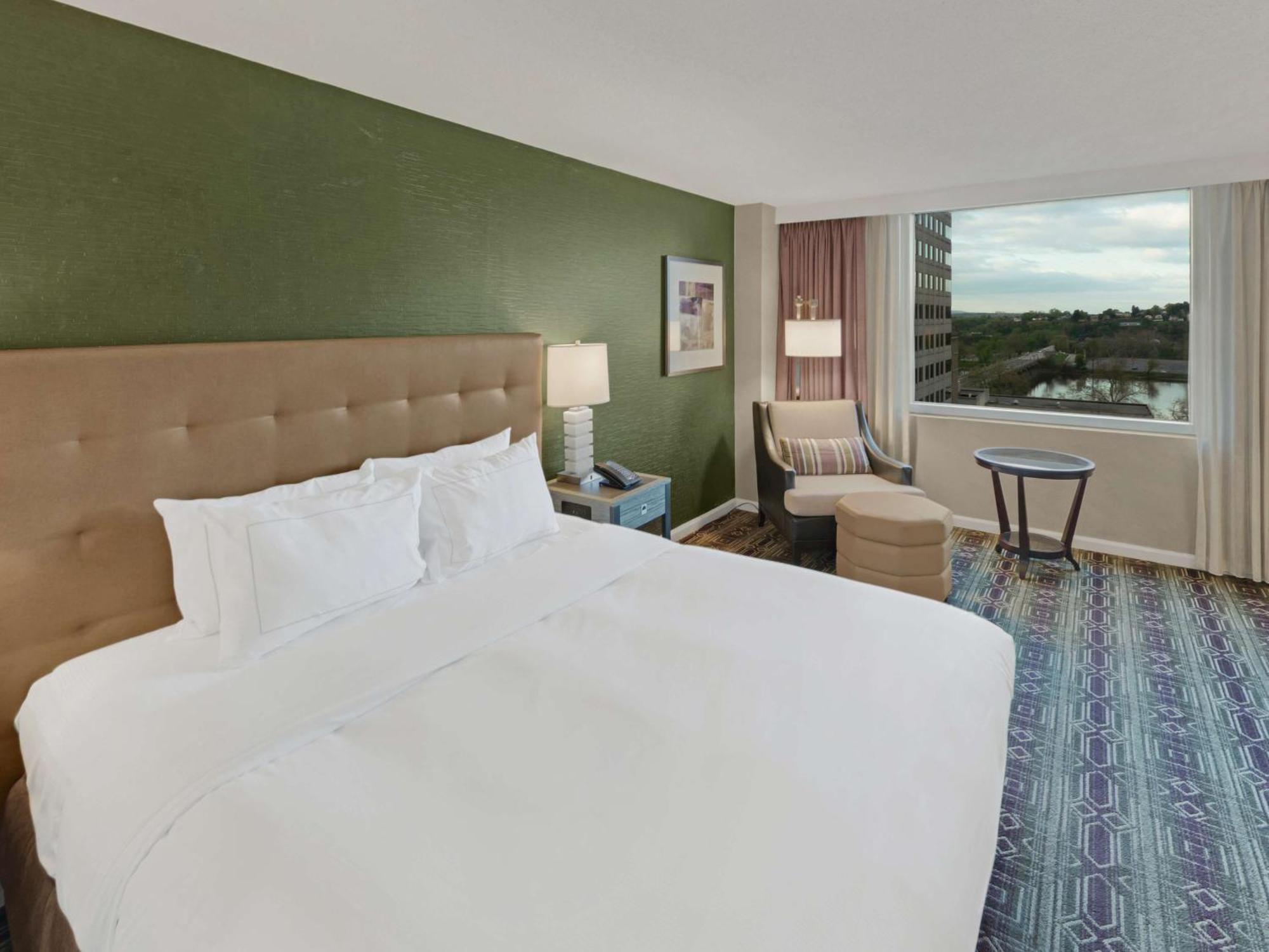 King Room with Roll-In Shower - Mobility/Hearing Accessible