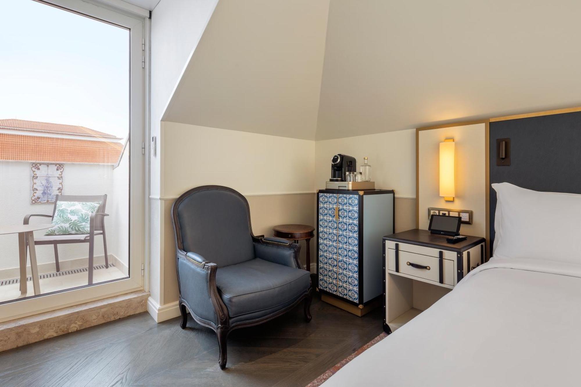 King Premium Corner Room with View and Balcony