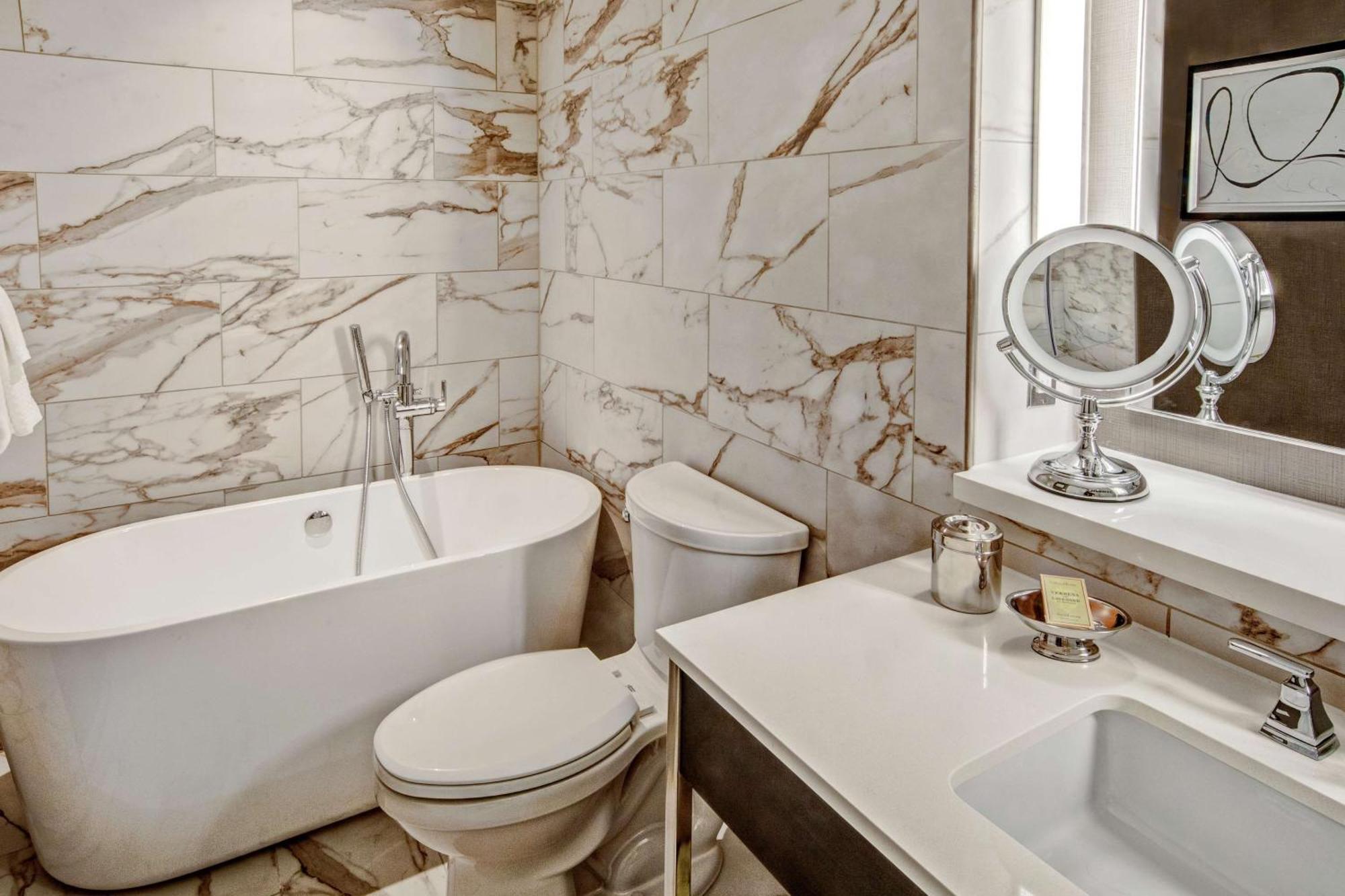 One-Bedroom King Suite