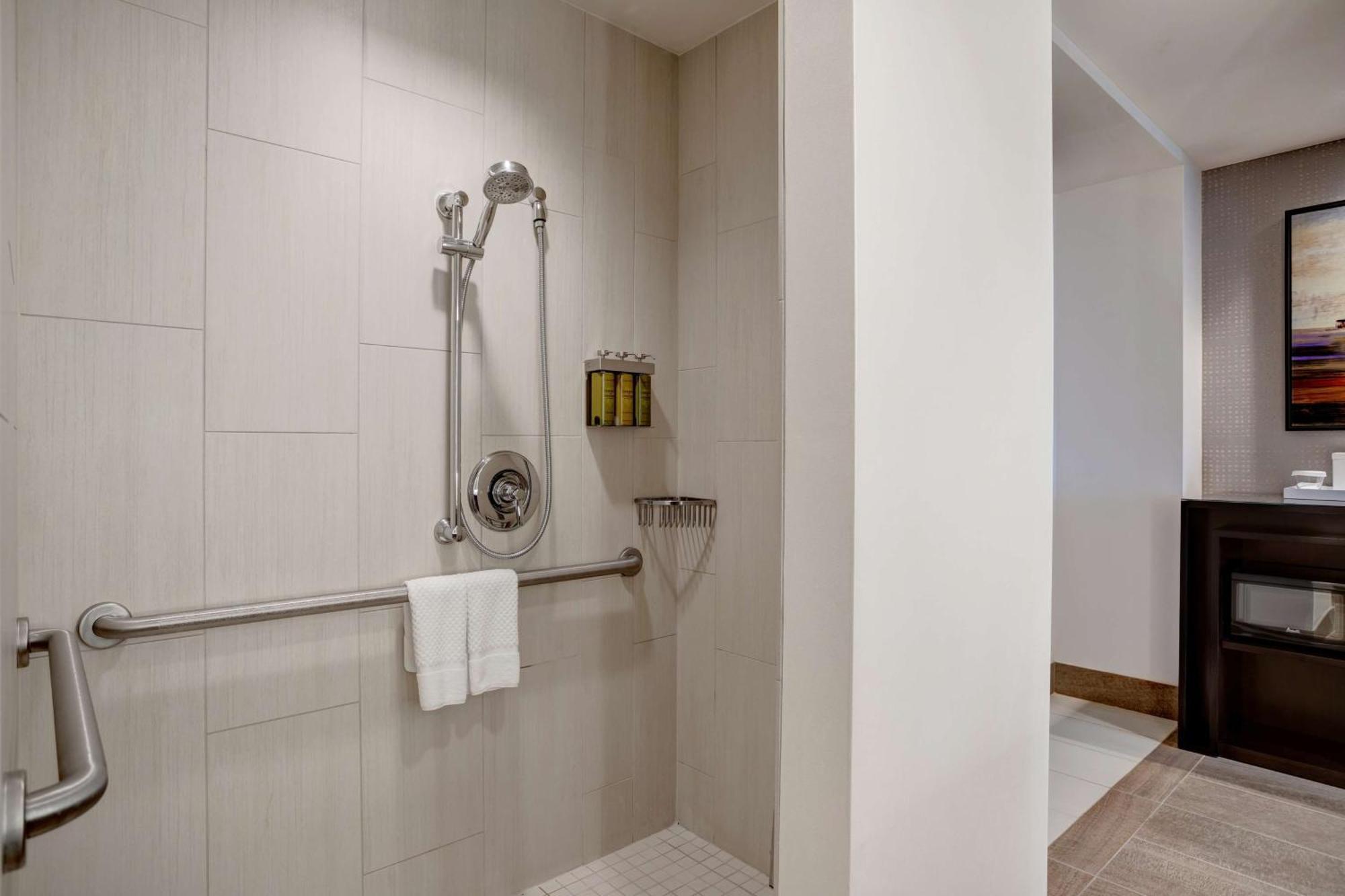 King Room with Roll-In Shower - Mobility/Hearing Accessible