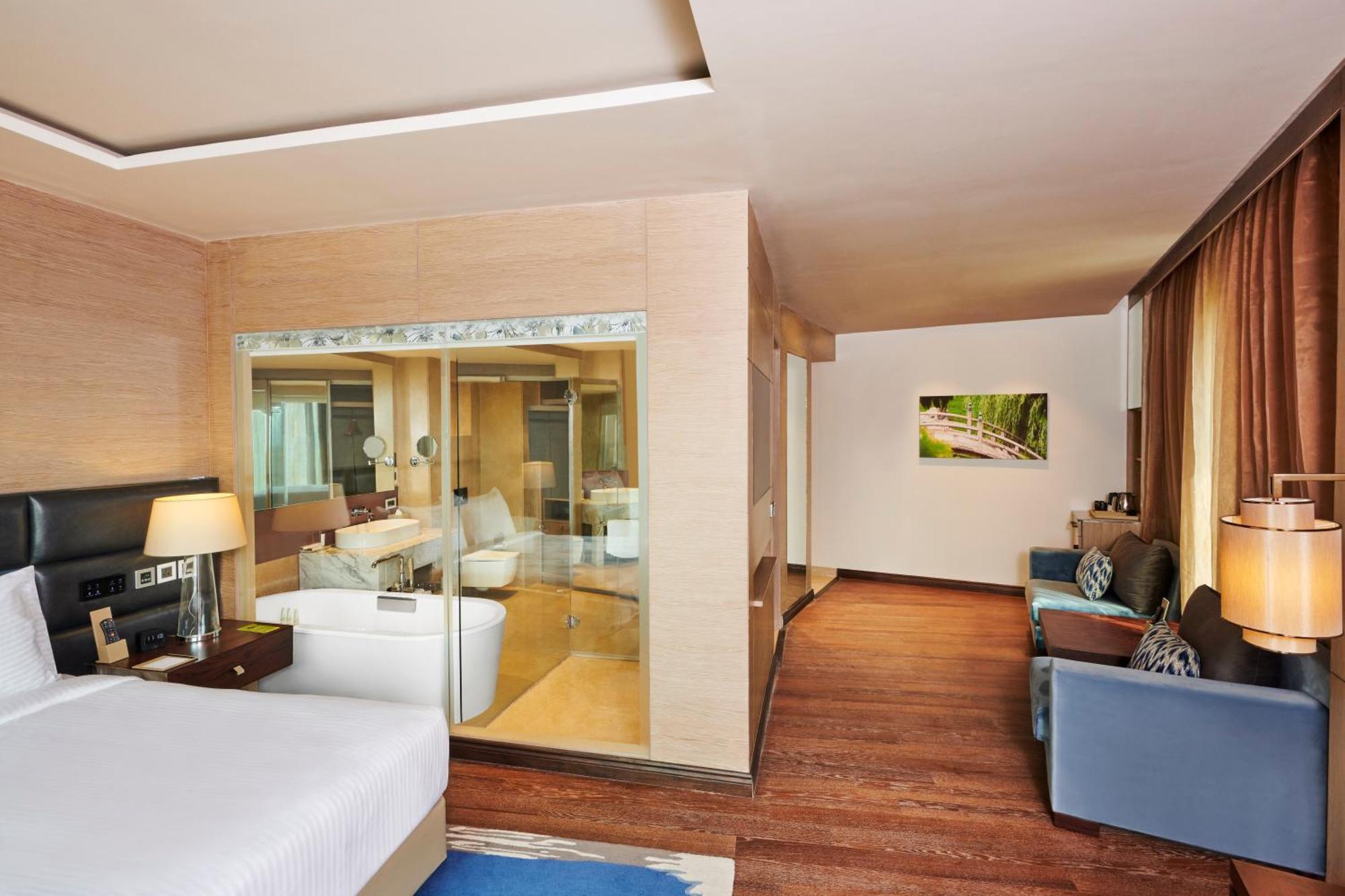 Junior King Suite