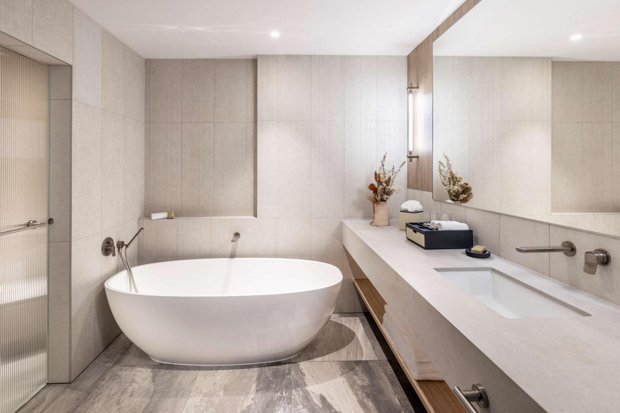 Deluxe King Suite