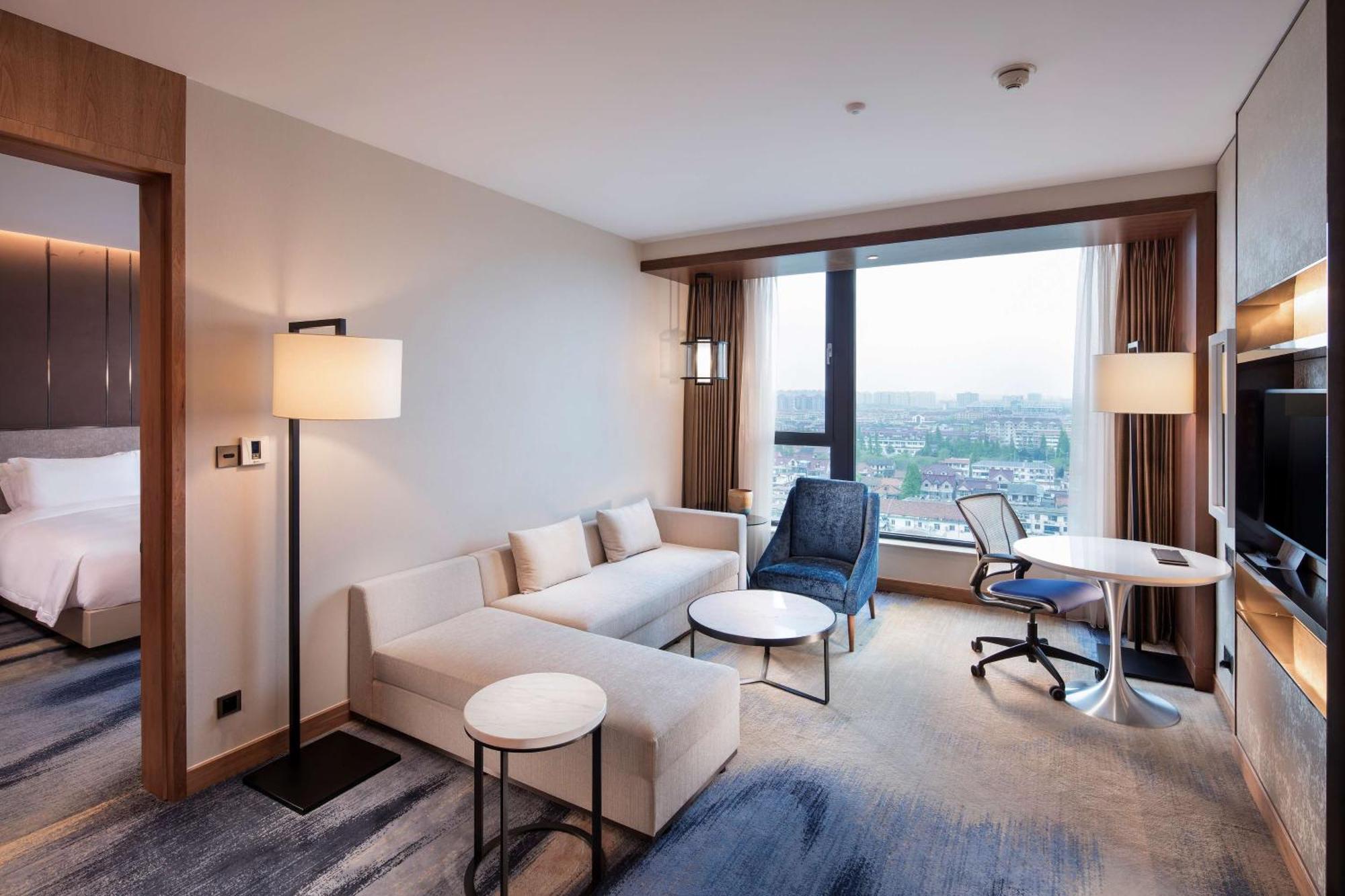 Deluxe King Suite