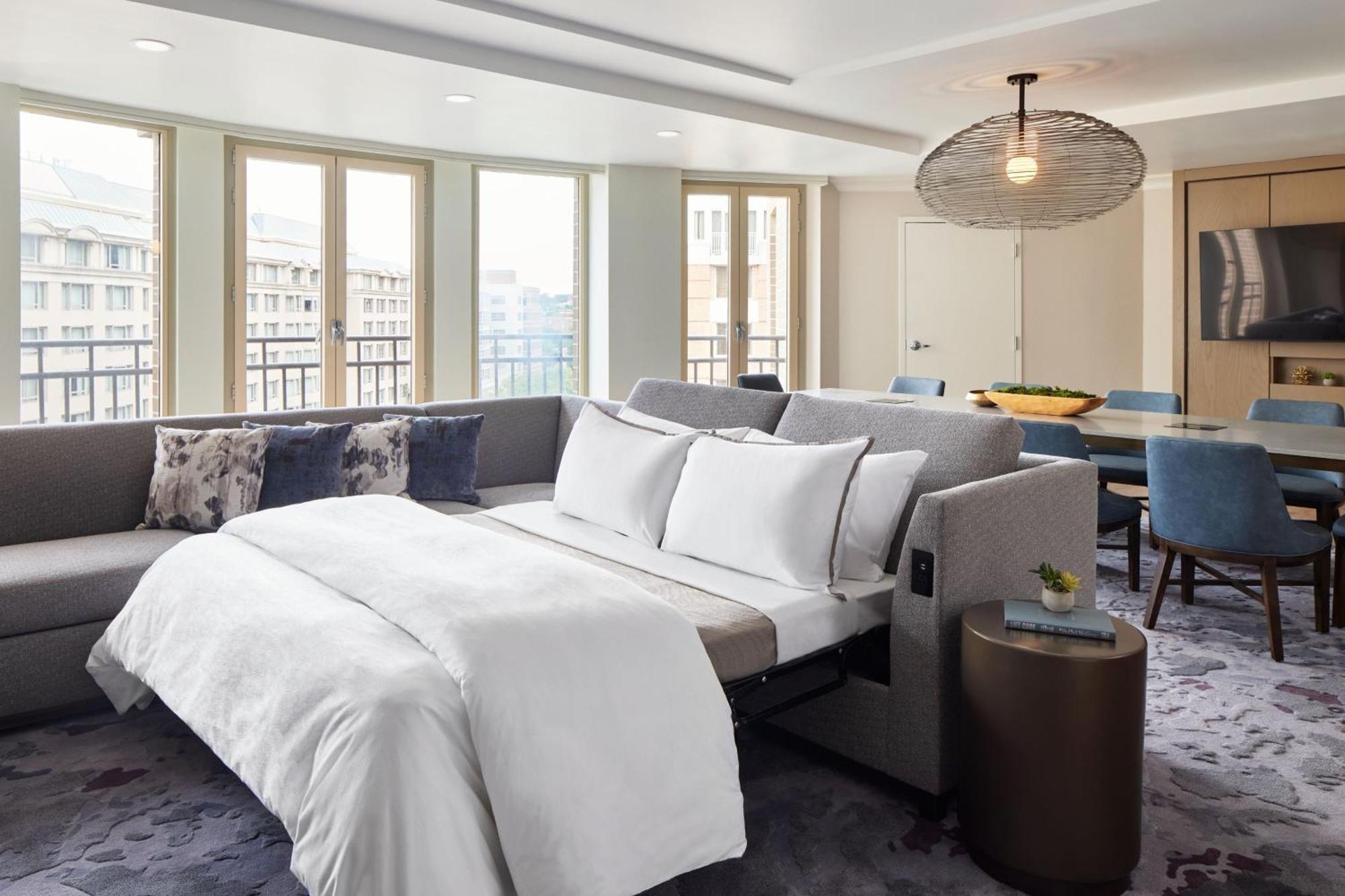 Vice Presidential Suite, City view, High floor