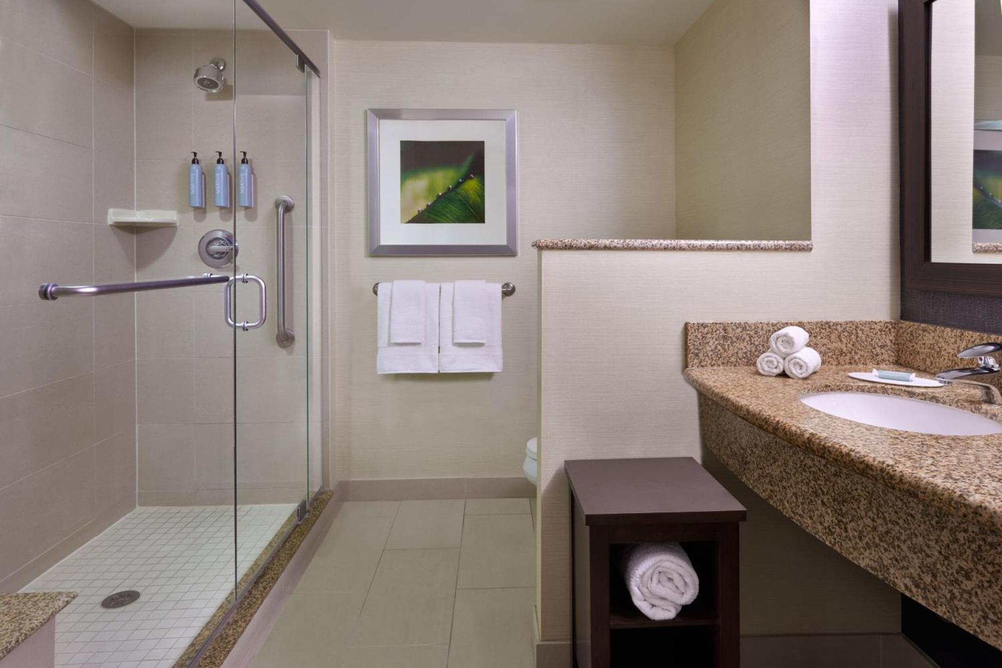 Guest room, 1 King,1552908280:JPEG