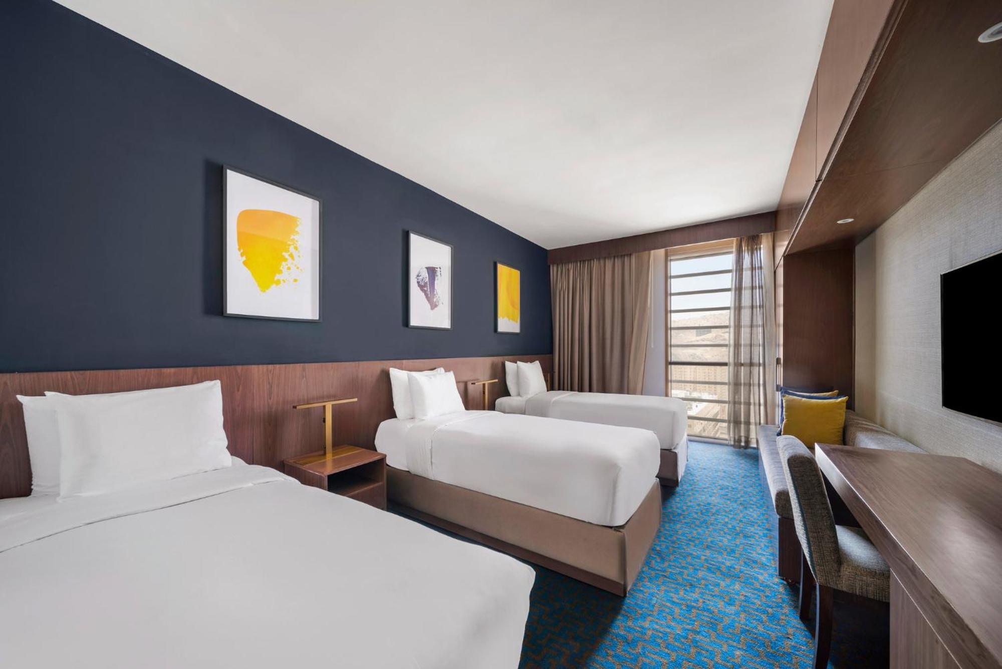 Deluxe Room Three Single Beds