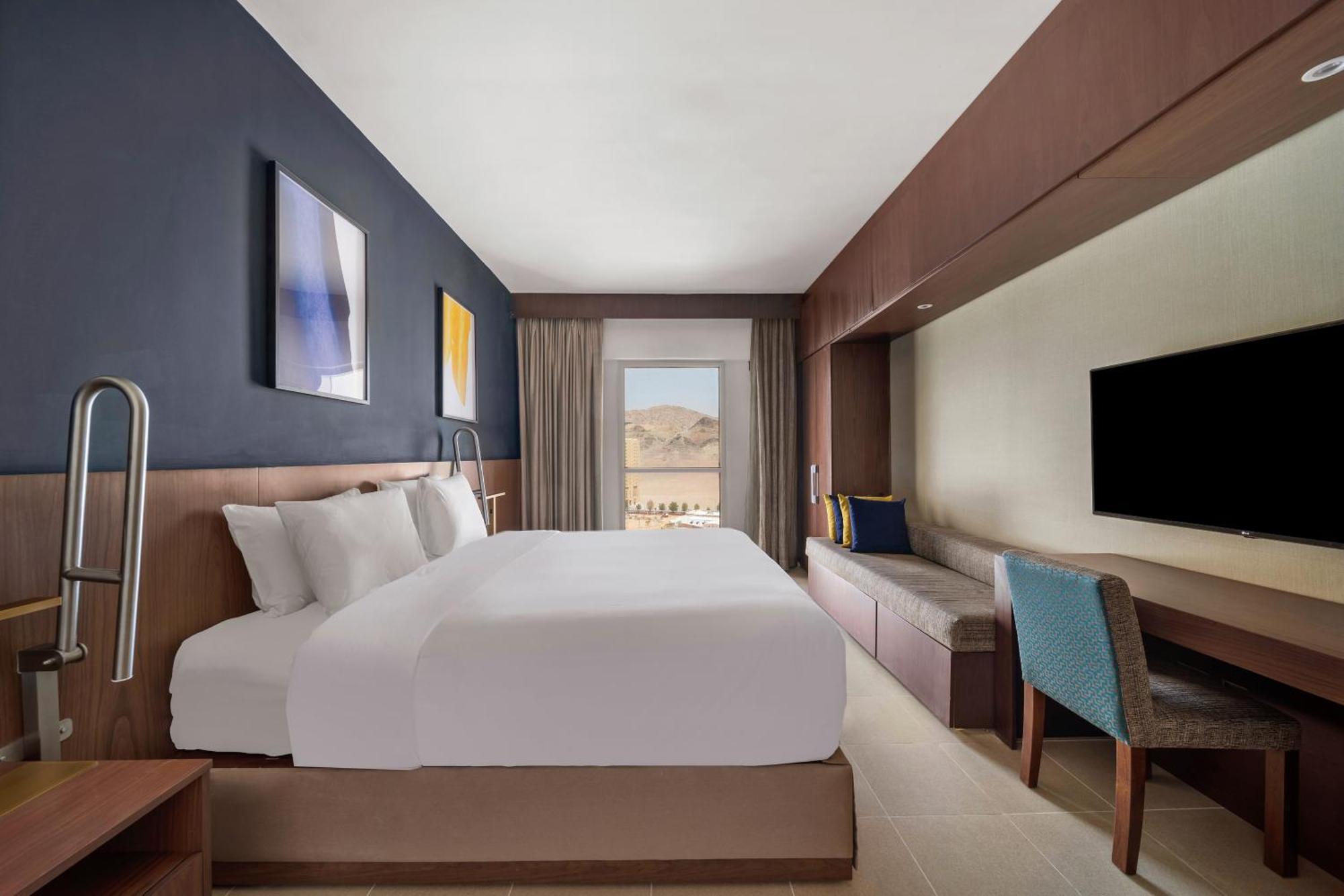 Deluxe King Room Accessible,1418928471:JPEG
