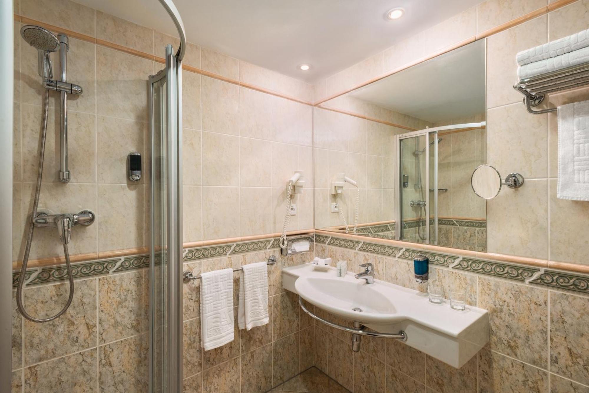 Double or Twin Room Single Use