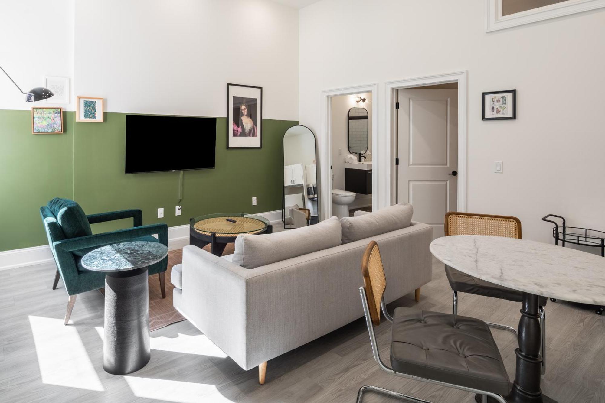 Deluxe Apartment