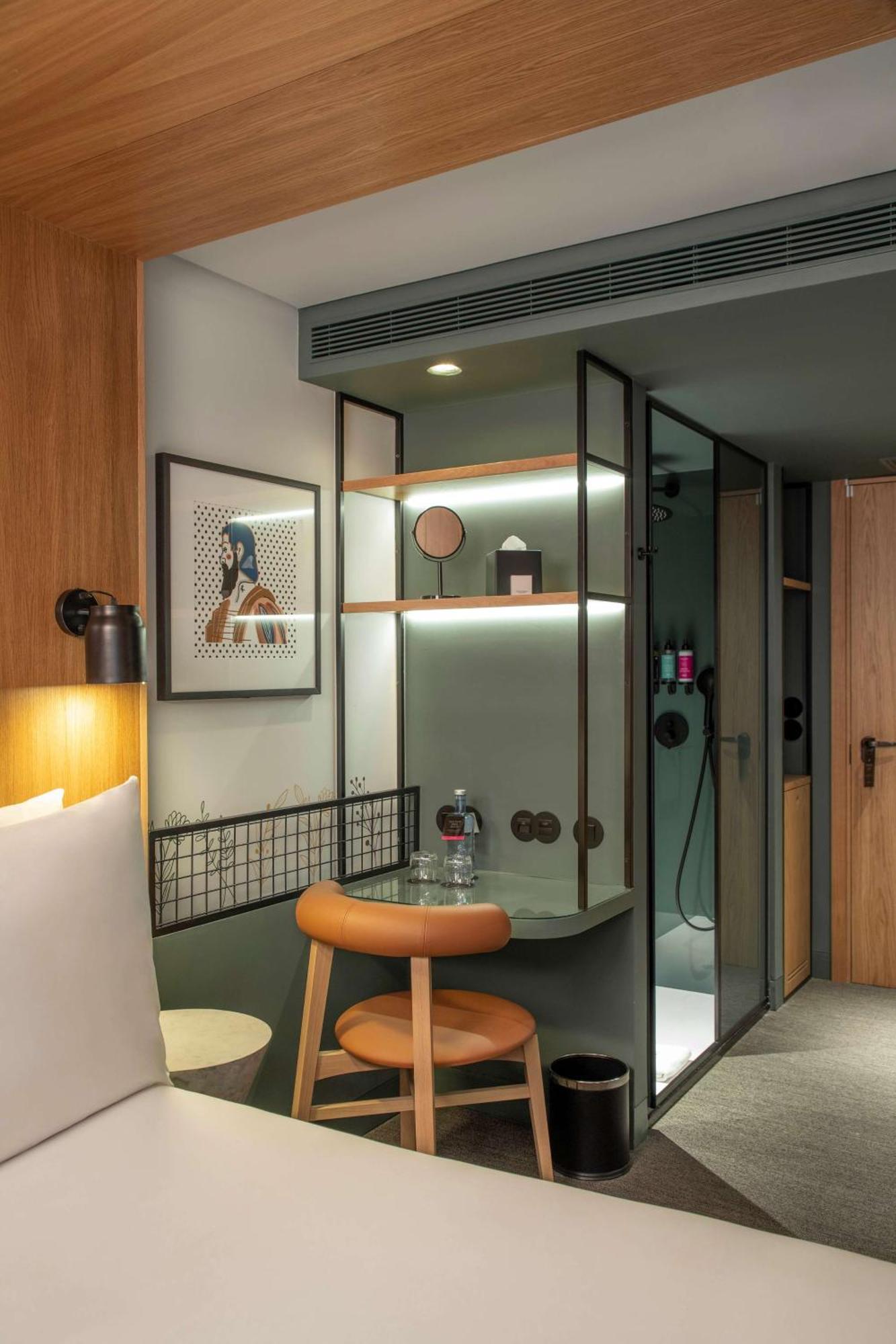 King Guest Room,1557056542:JPEG