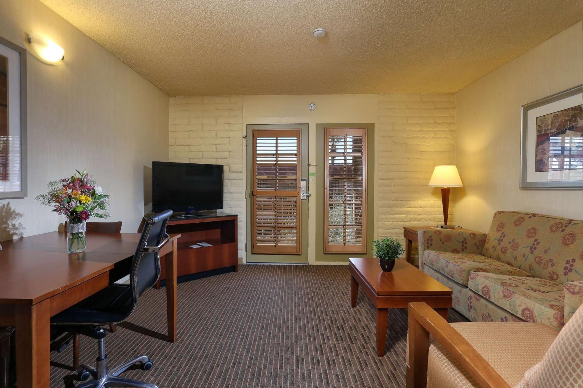 One-Bedroom Suite with Two Double Beds - Non-Smoking