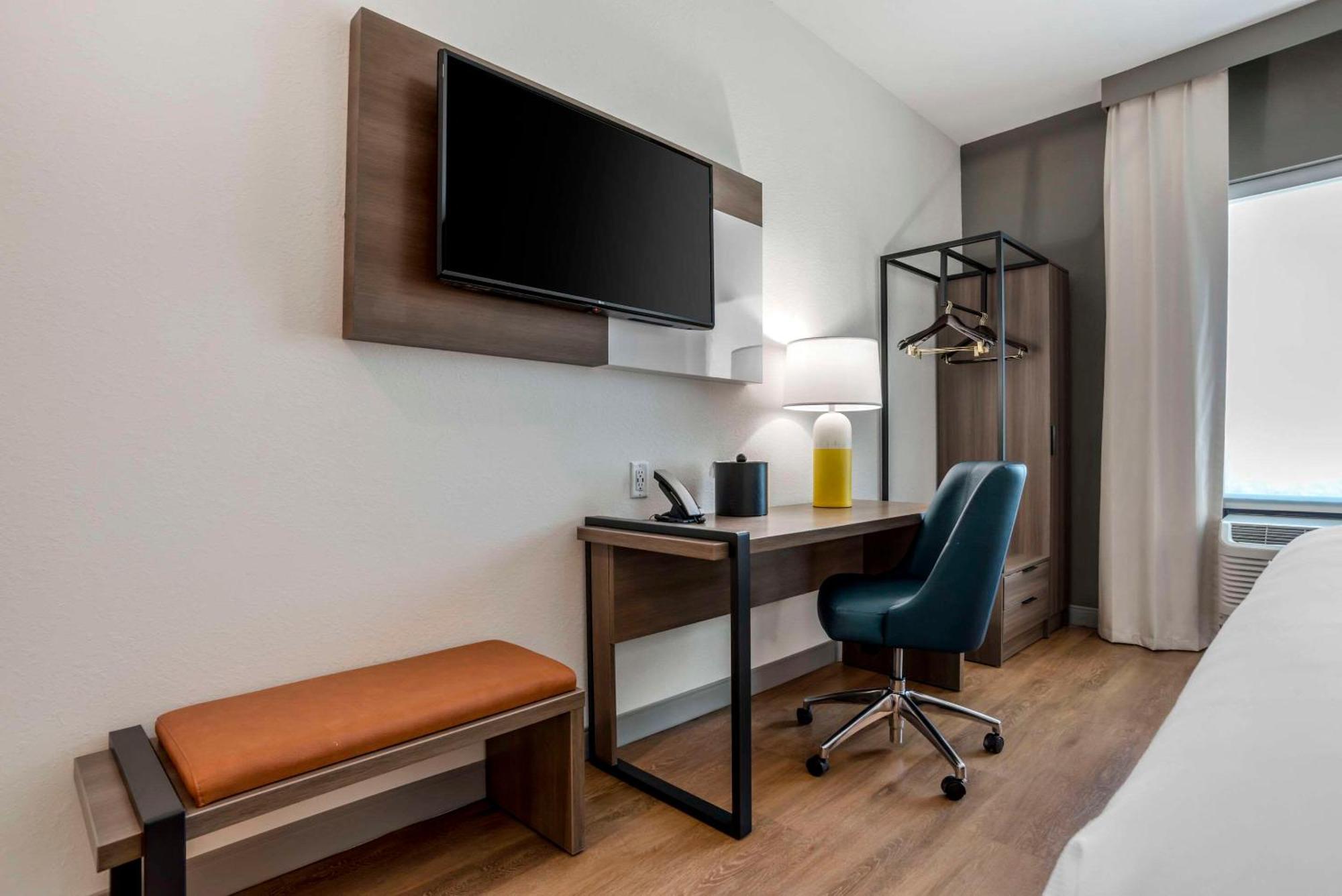 Superior King Suite - Non-smoking
