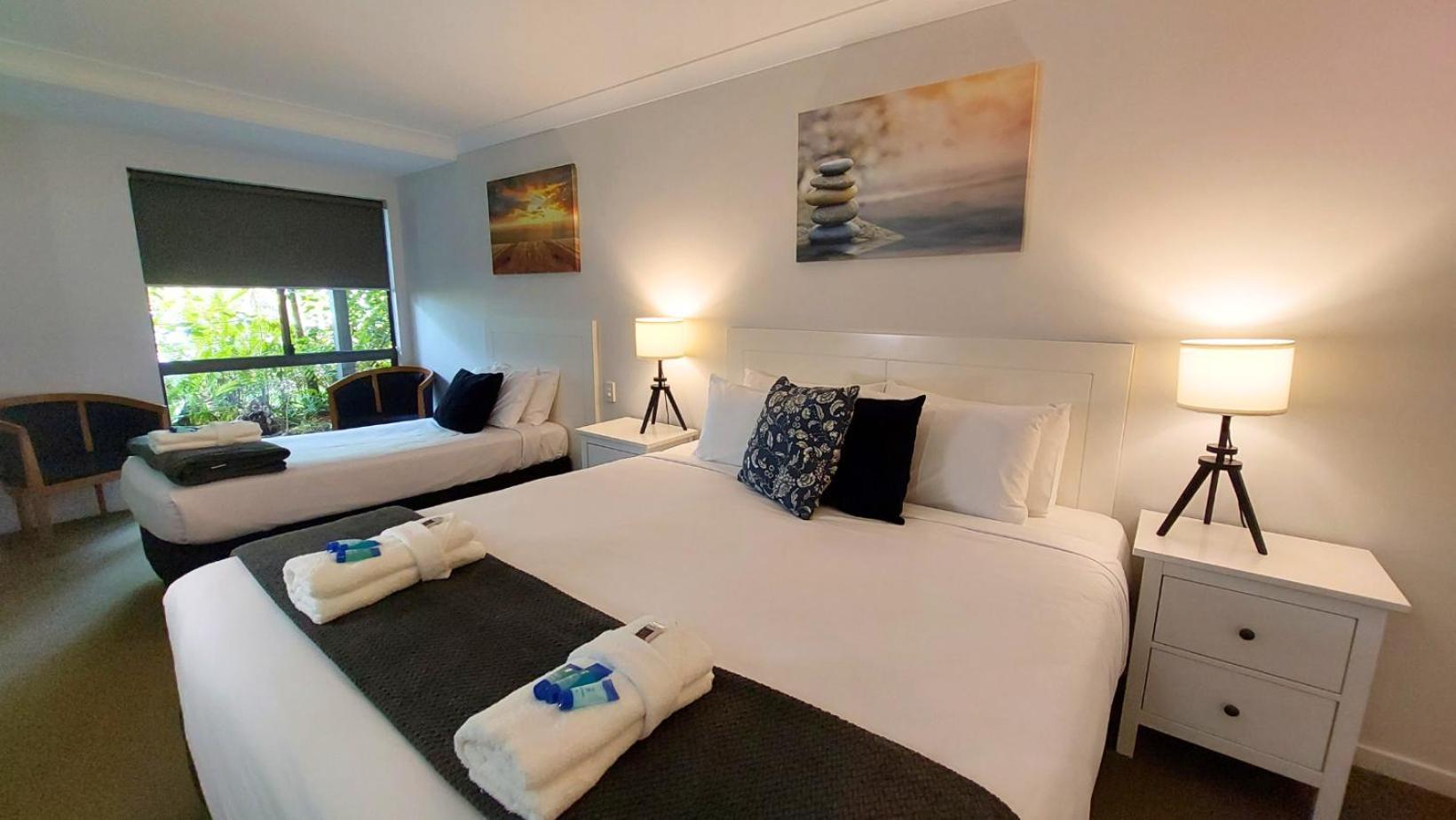 Queen Motel Room