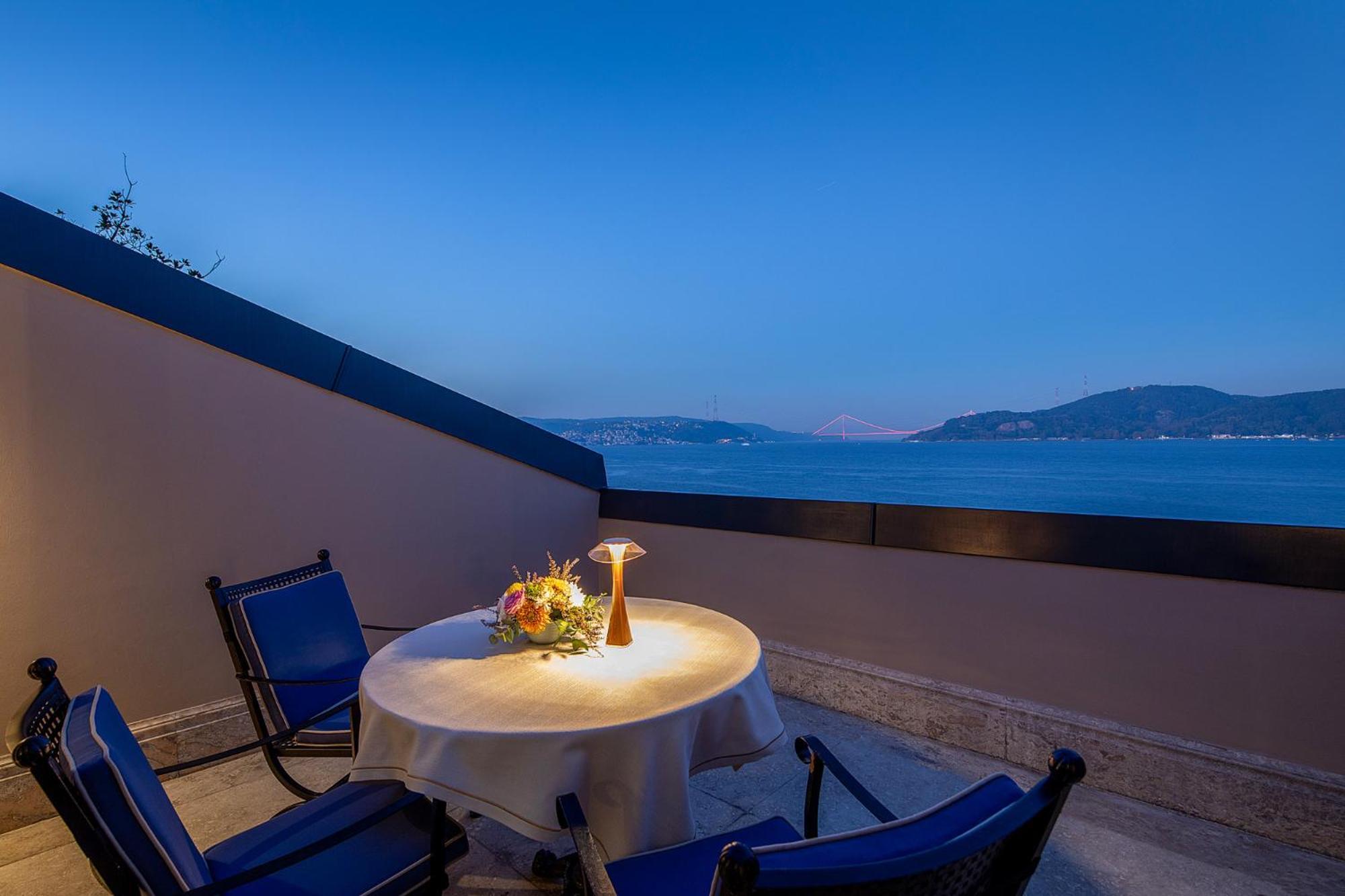 Honeymoon Suite