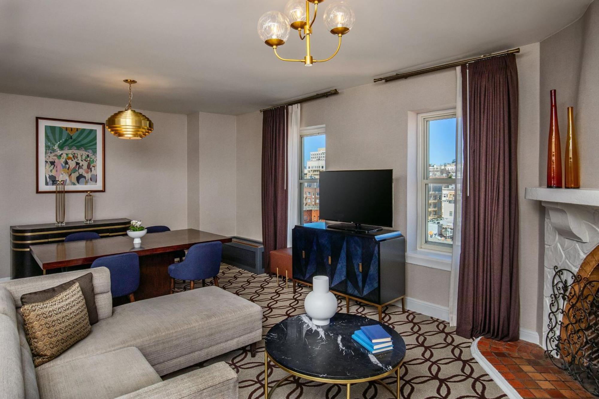 Samuel Suite 1 Bedroom Suite 1 King Skyline view Balcony