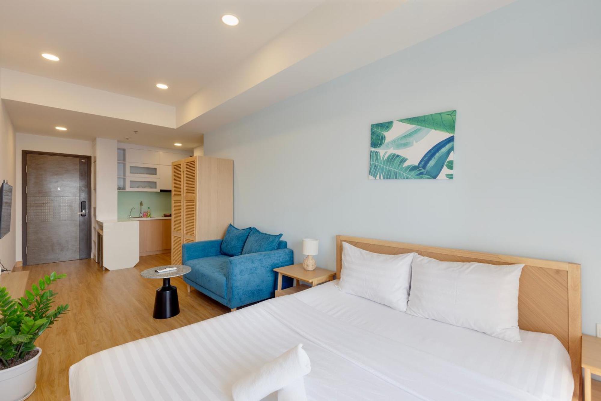 Studio Apartment with Balcony
