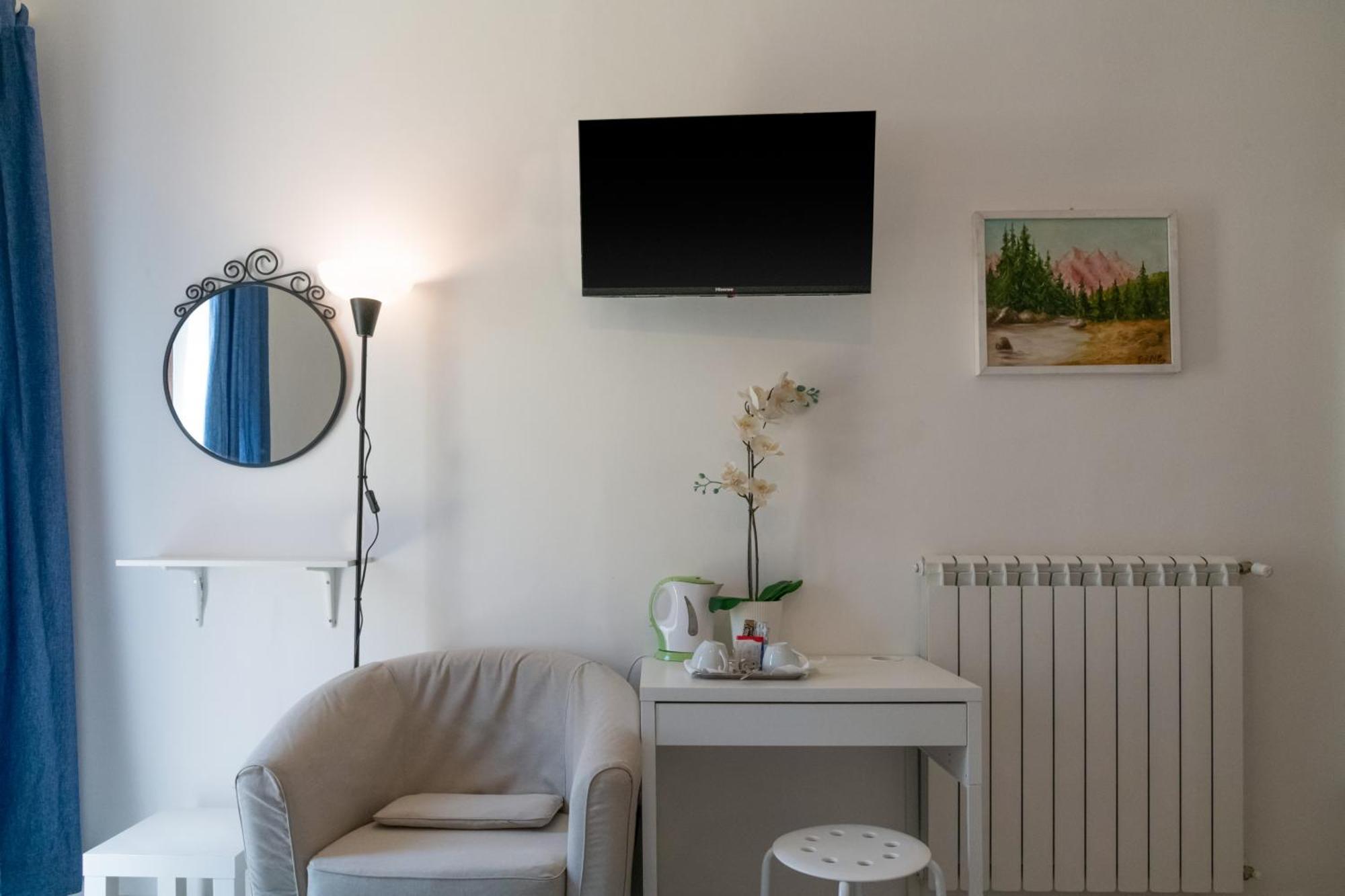 Standard Queen Room