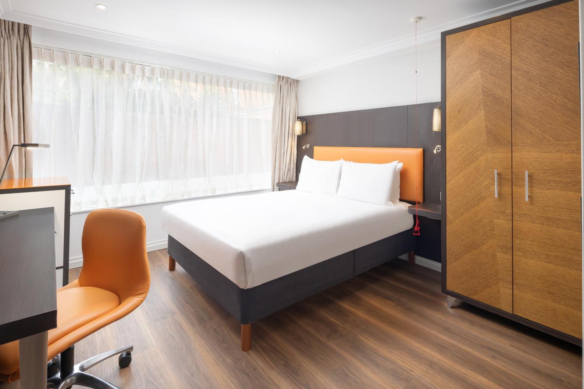 Queen Room - Mobility Access