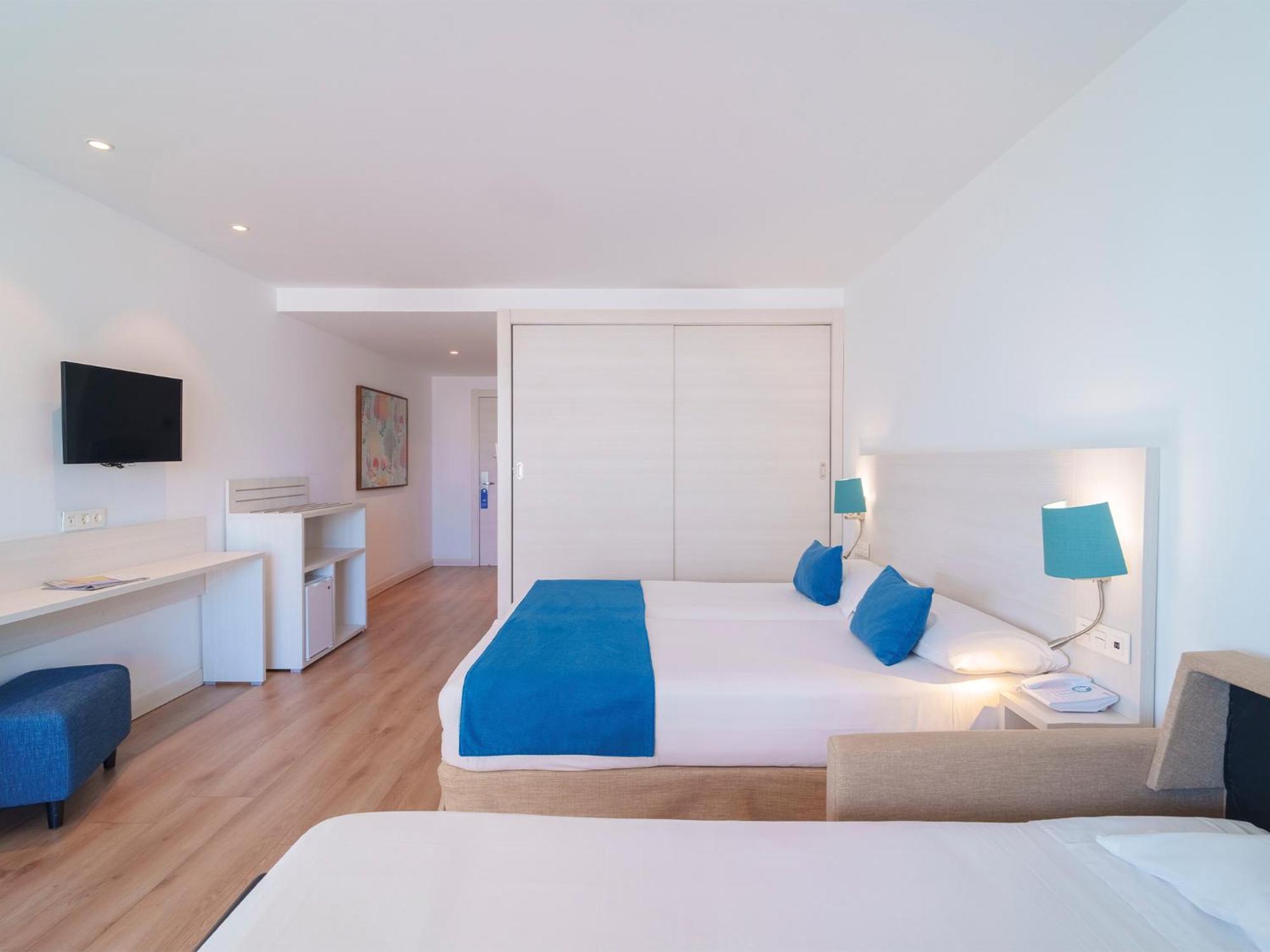 Triple Room with Side Sea View