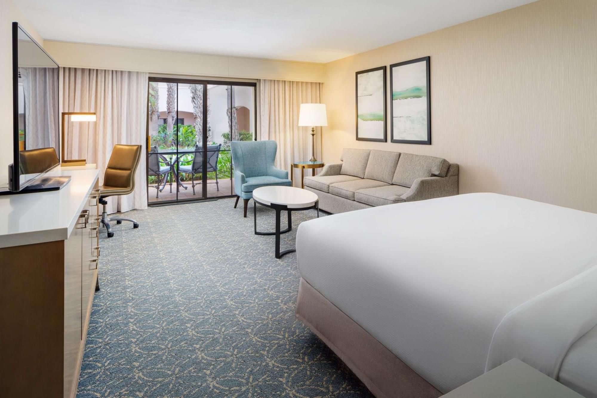 King Room Resort View Mobility Access